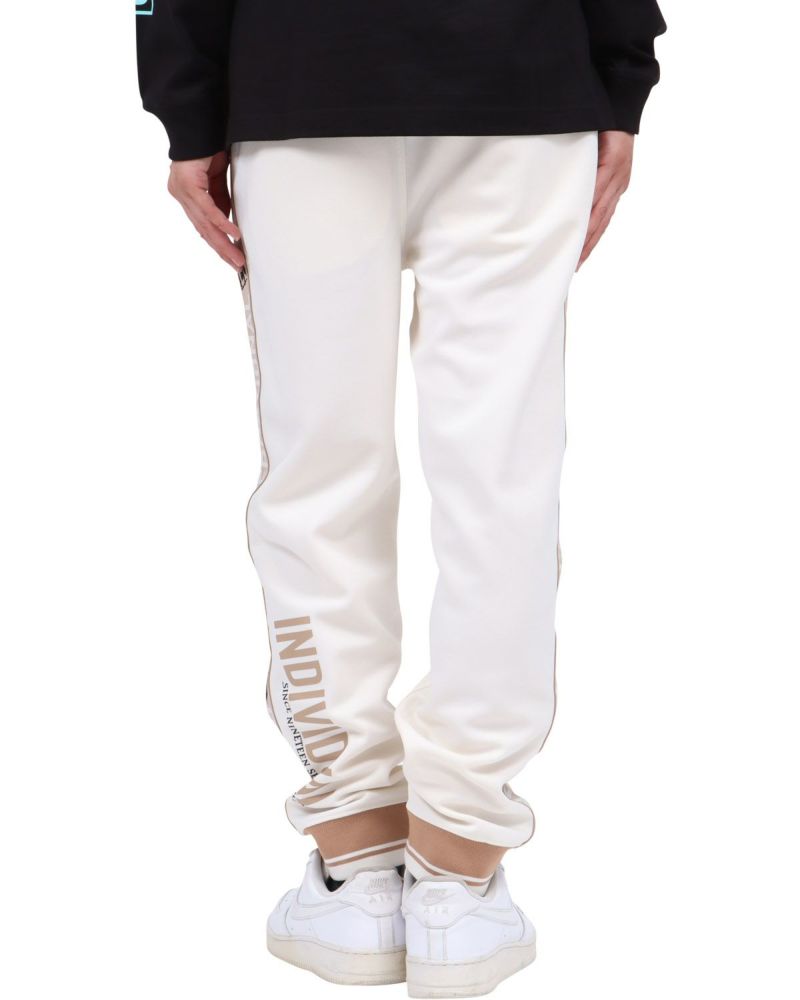 オフホワイト：174cm62kg(Lサイズ着用)