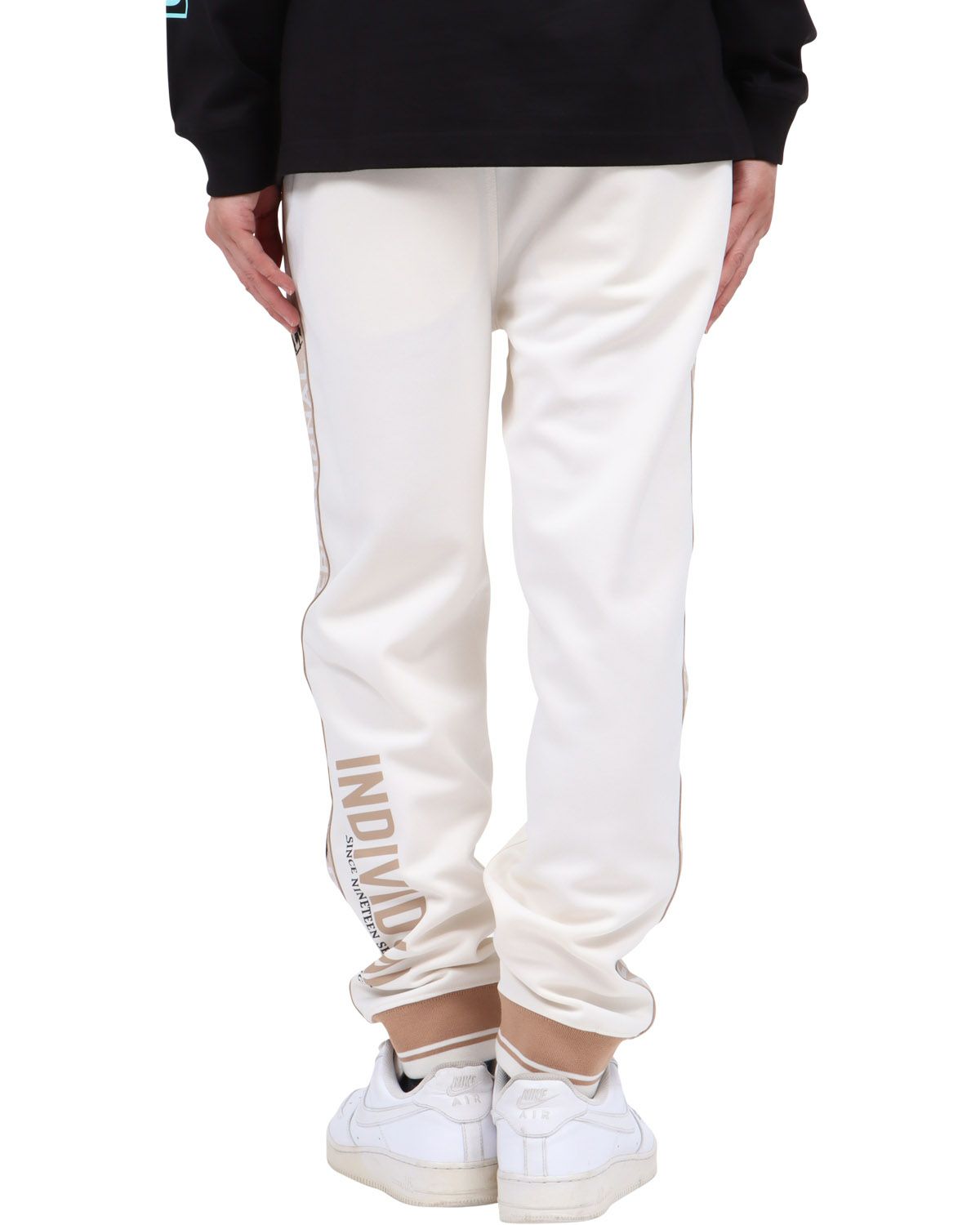 オフホワイト：174cm62kg(Lサイズ着用)