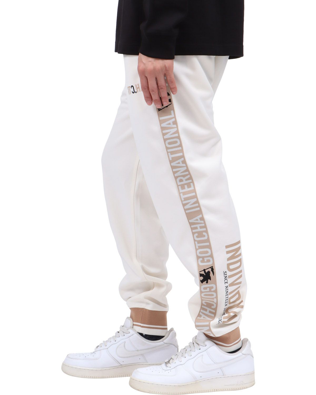 オフホワイト：174cm62kg(Lサイズ着用)