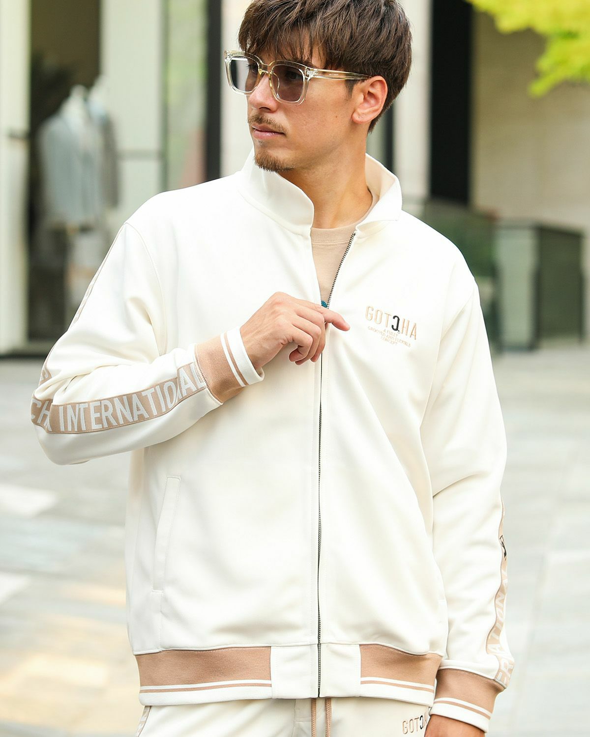 オフホワイト：180cm/70kg(Lサイズ着用)