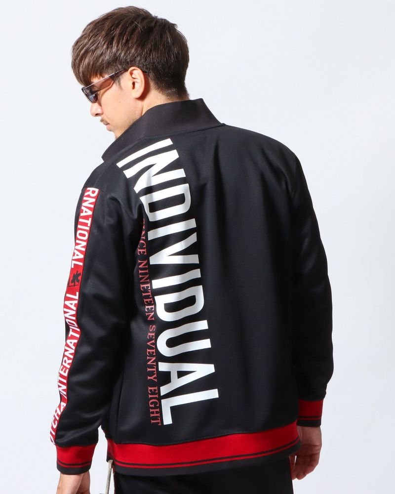 ブラック：180cm/70kg(Lサイズ着用)