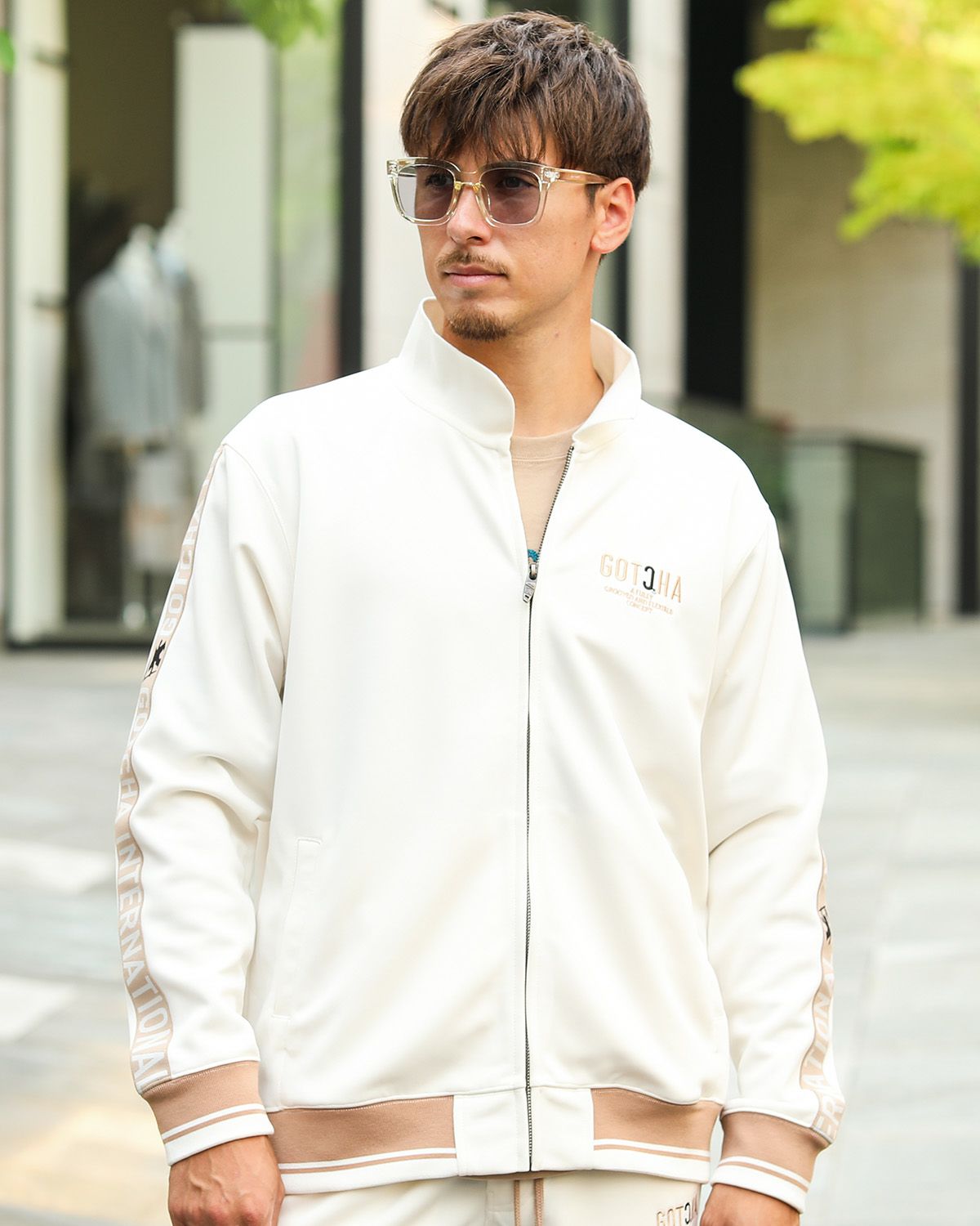 オフホワイト：180cm/70kg(Lサイズ着用)