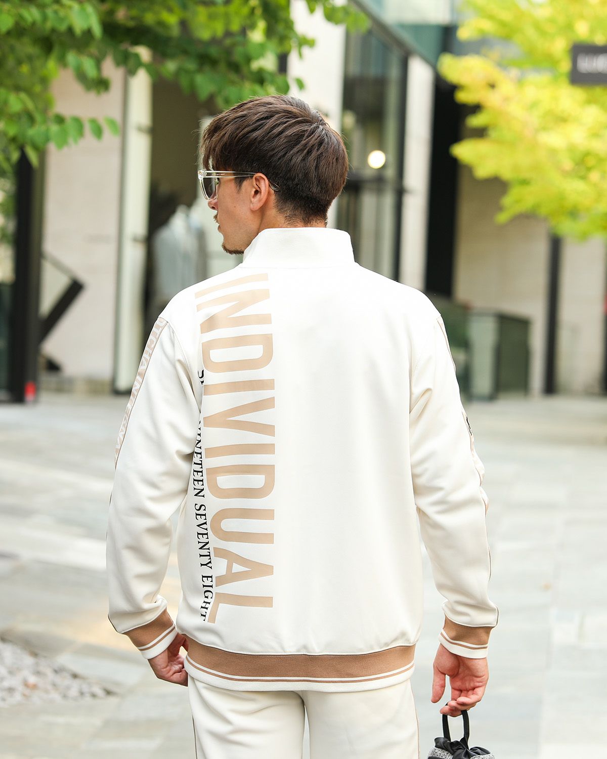 オフホワイト：180cm/70kg(Lサイズ着用)