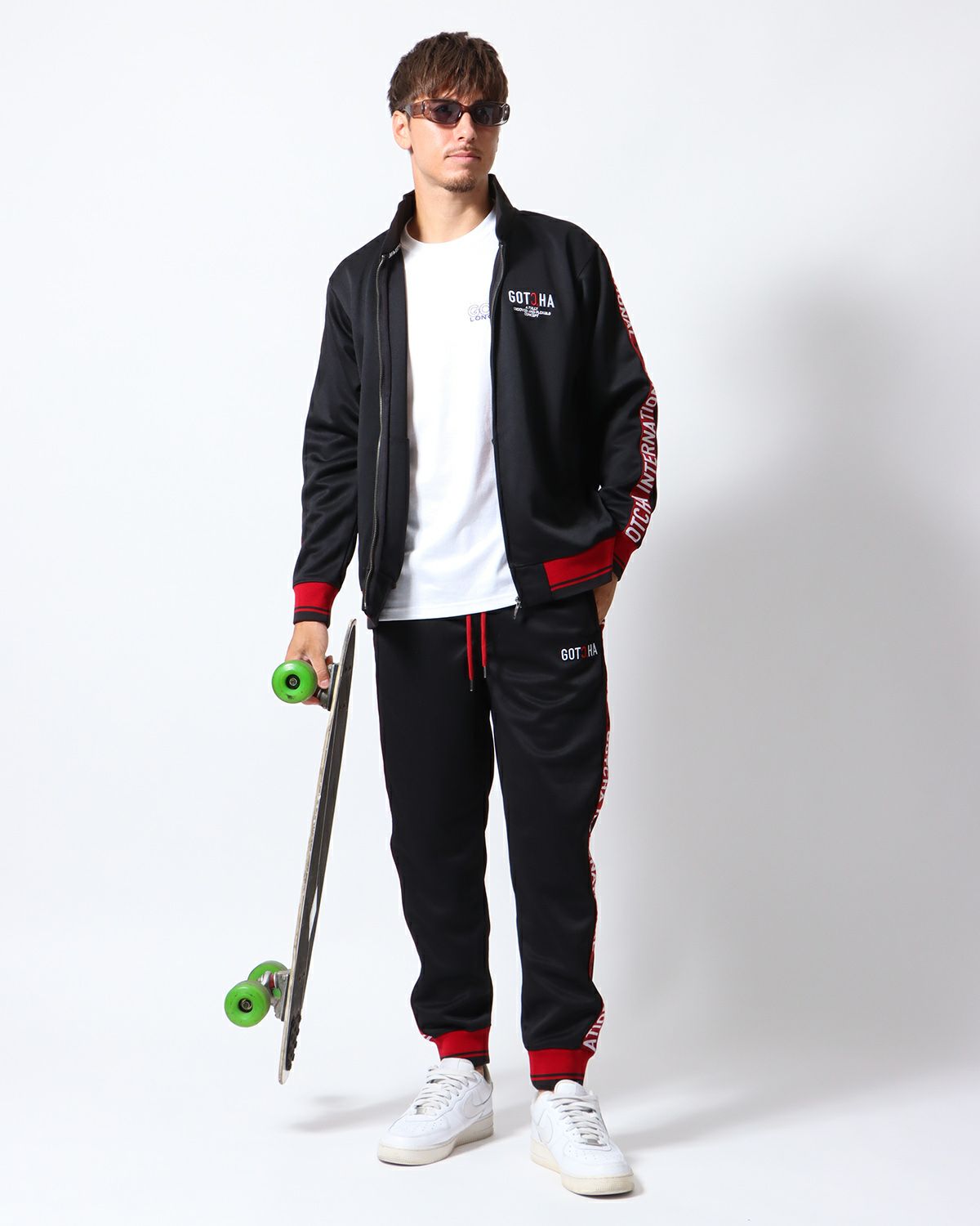 ブラック：180cm/70kg(Lサイズ着用)