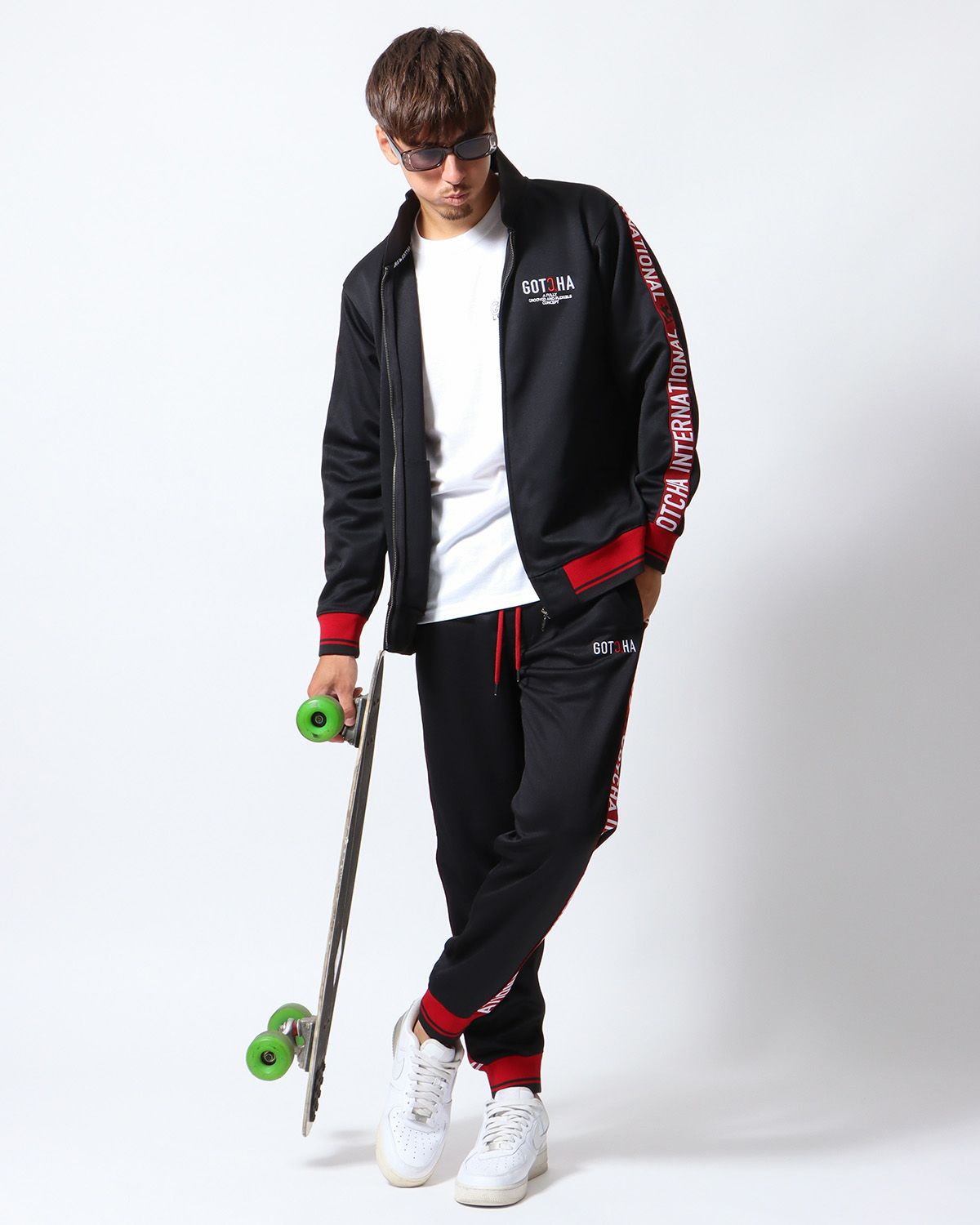 ブラック：180cm/70kg(Lサイズ着用)