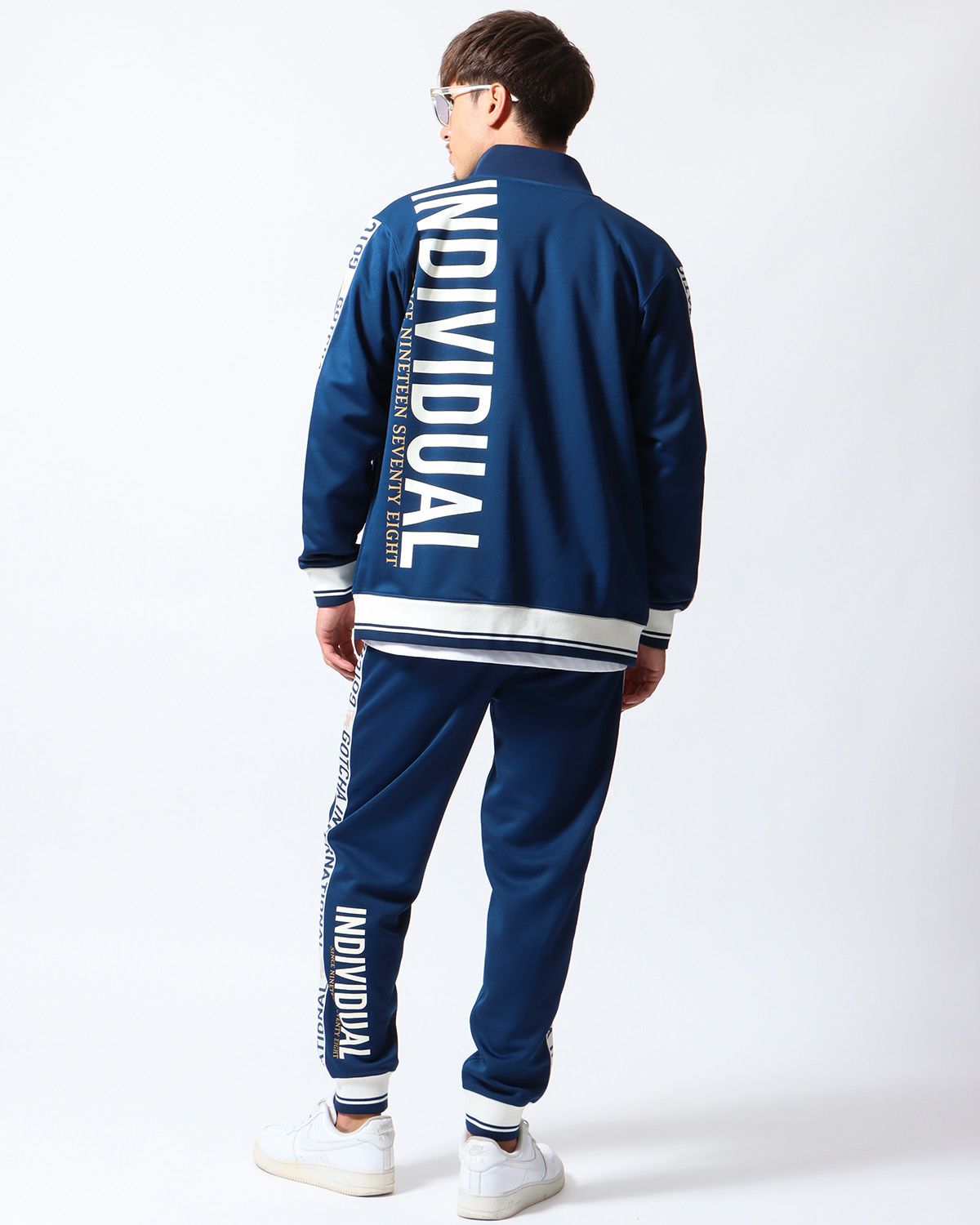 ネイビー：180cm/70kg(Lサイズ着用)