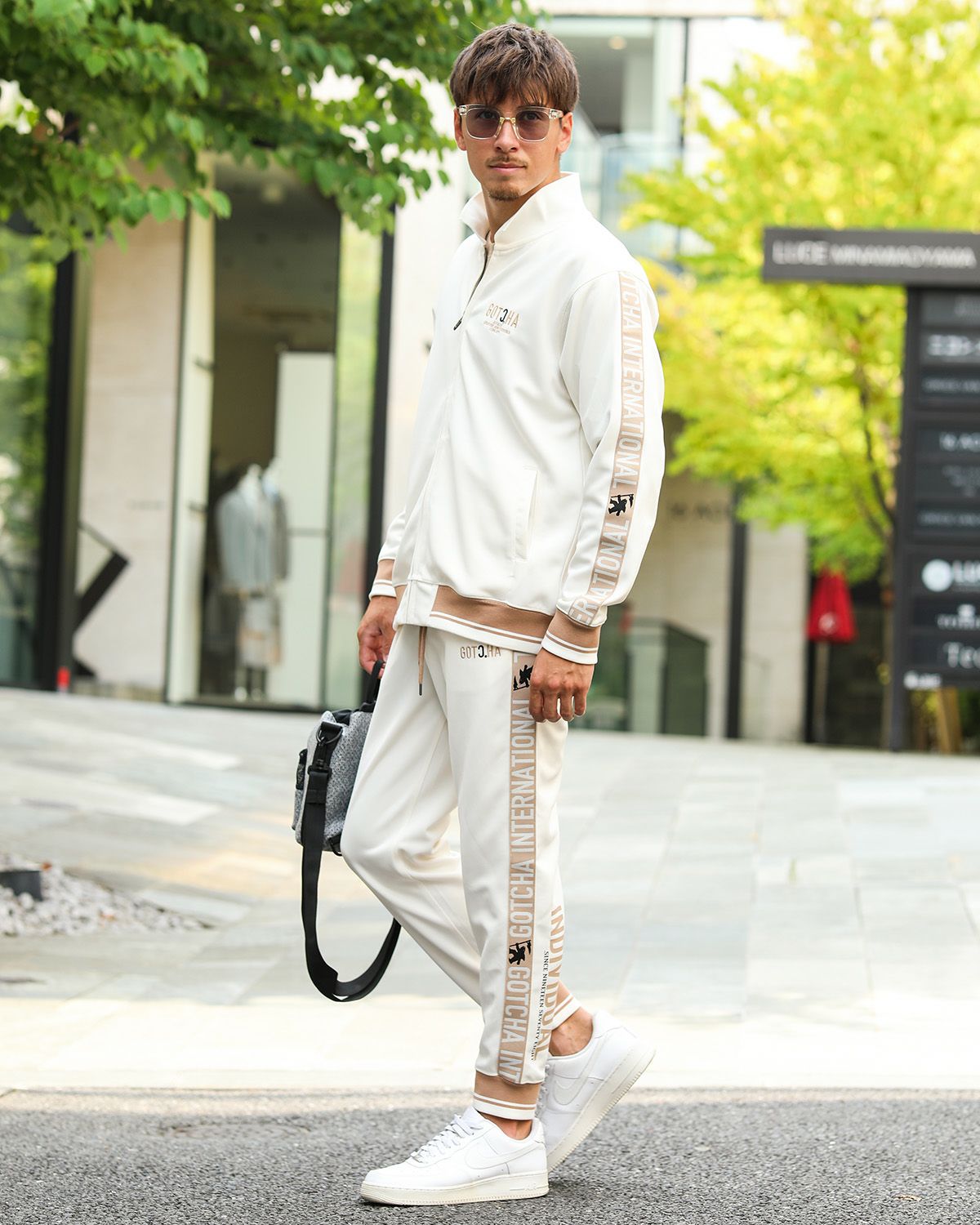 オフホワイト：180cm/70kg(Lサイズ着用)