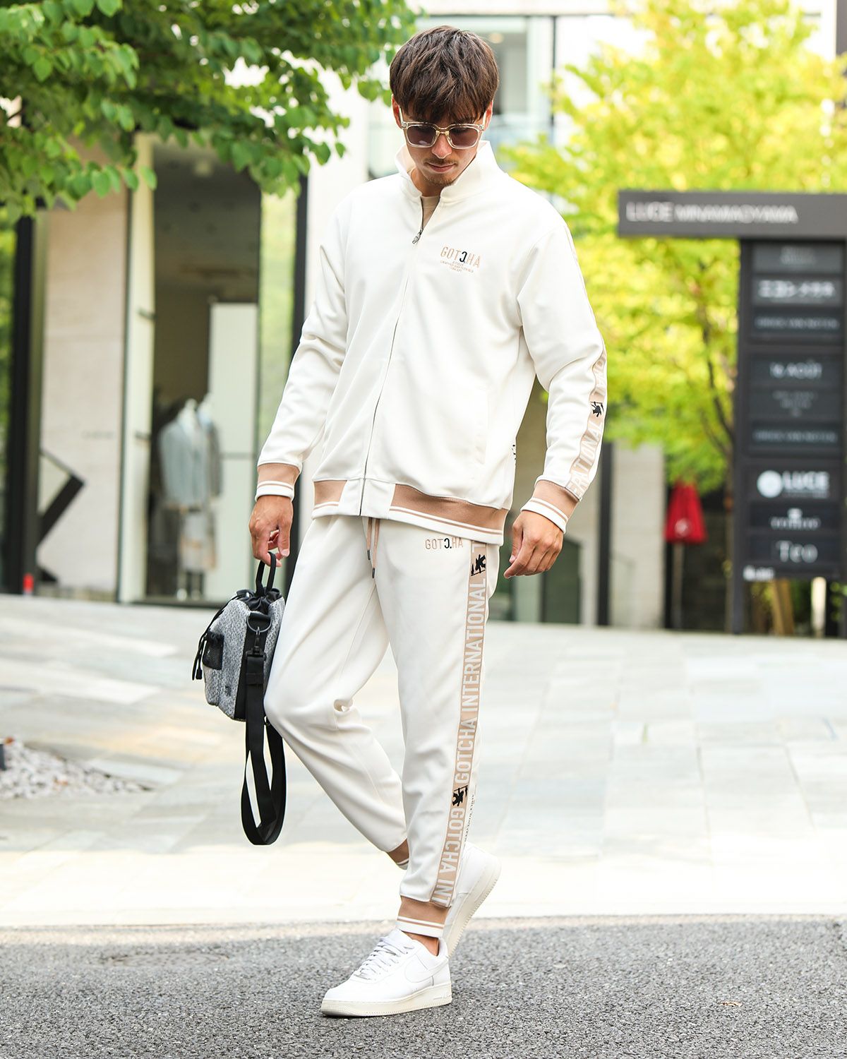 オフホワイト：180cm/70kg(Lサイズ着用)