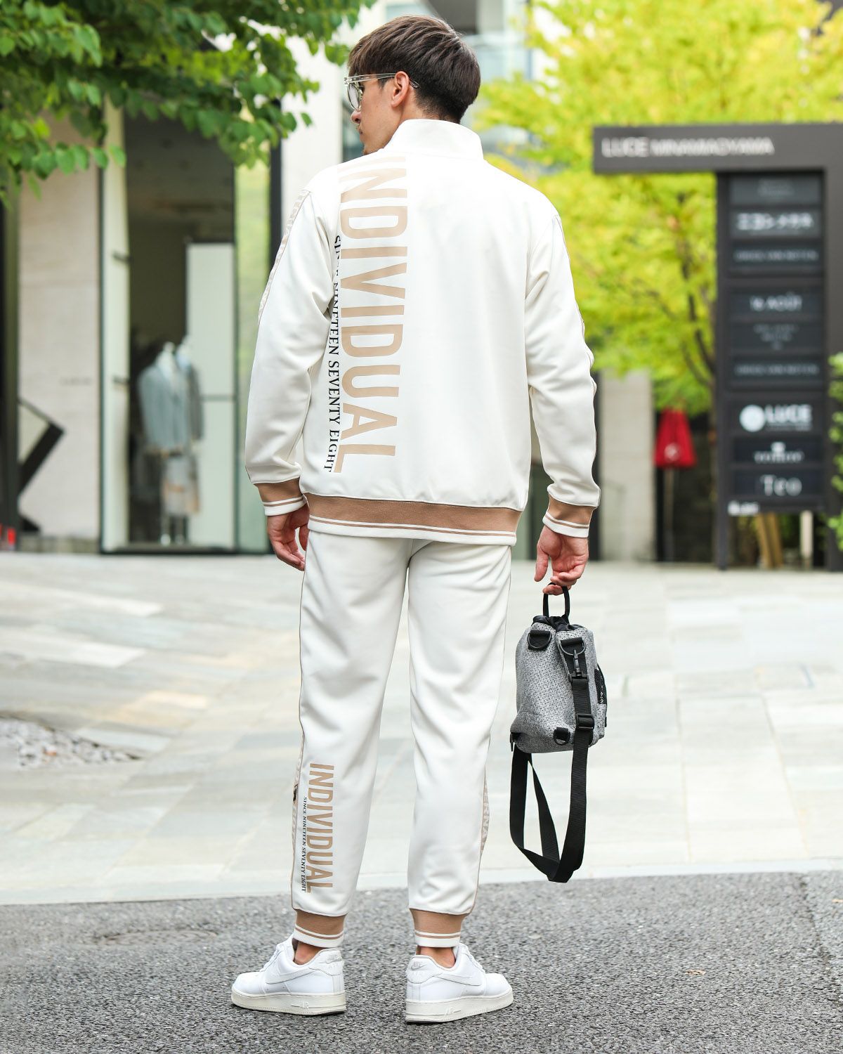 オフホワイト：180cm/70kg(Lサイズ着用)