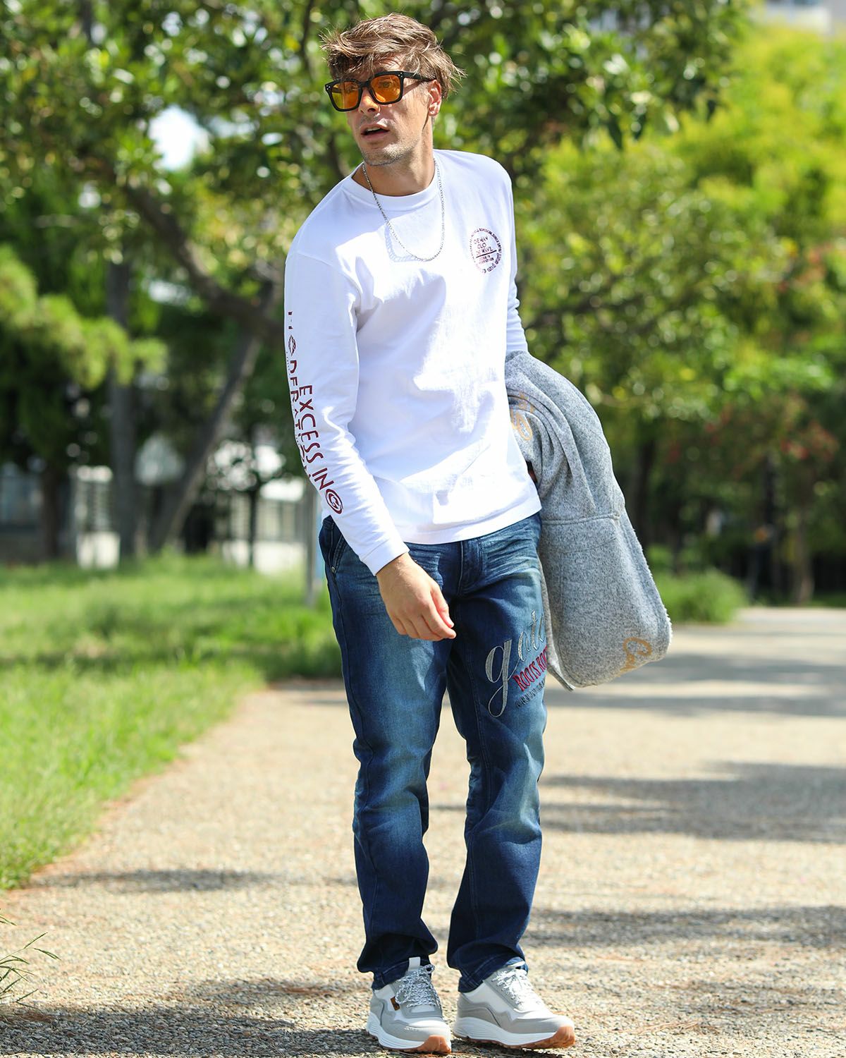 ホワイト:183cm/70kg(Lサイズ着用)