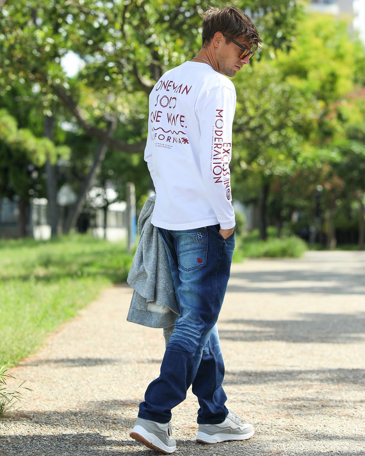 ホワイト：183cm/70kg(Lサイズ着用)