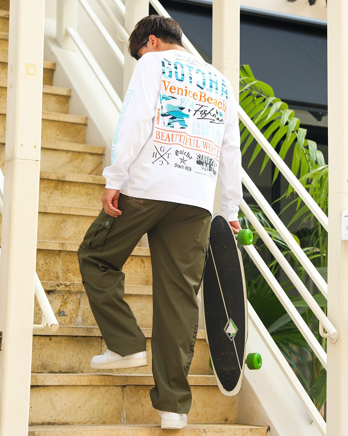 ホワイト：180cm/70kg(Lサイズ着用)