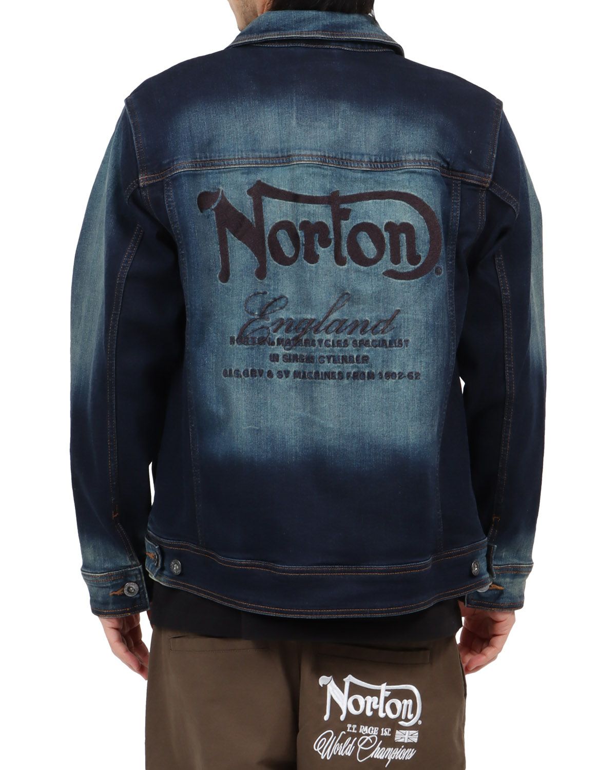 インディゴ：180cm67kg(Lサイズ着用)