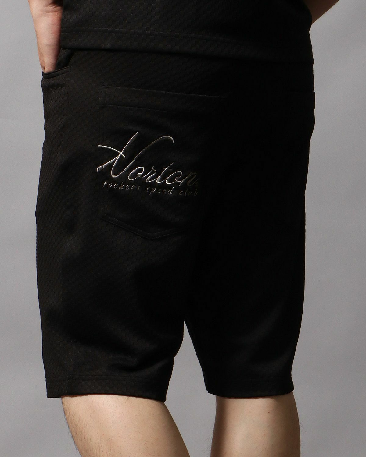 ブラック：178cm/75kg(Lサイズ着用)