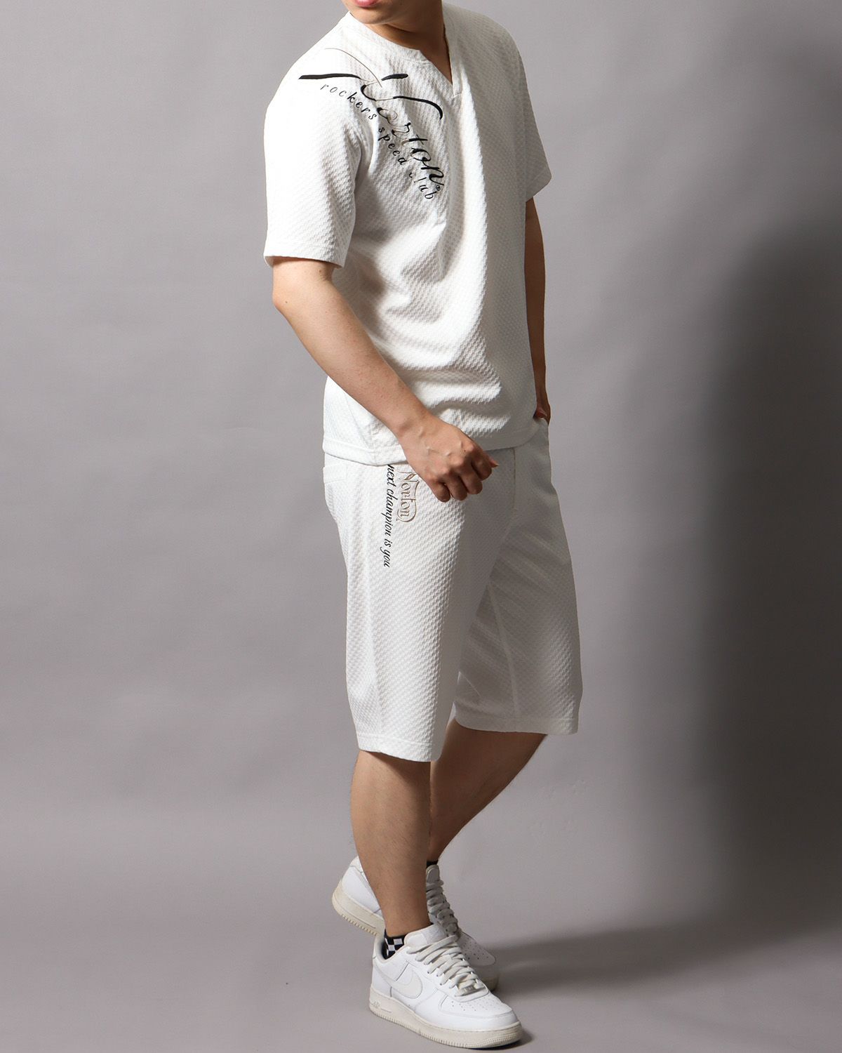 ホワイト：178cm/75kg(Lサイズ着用)