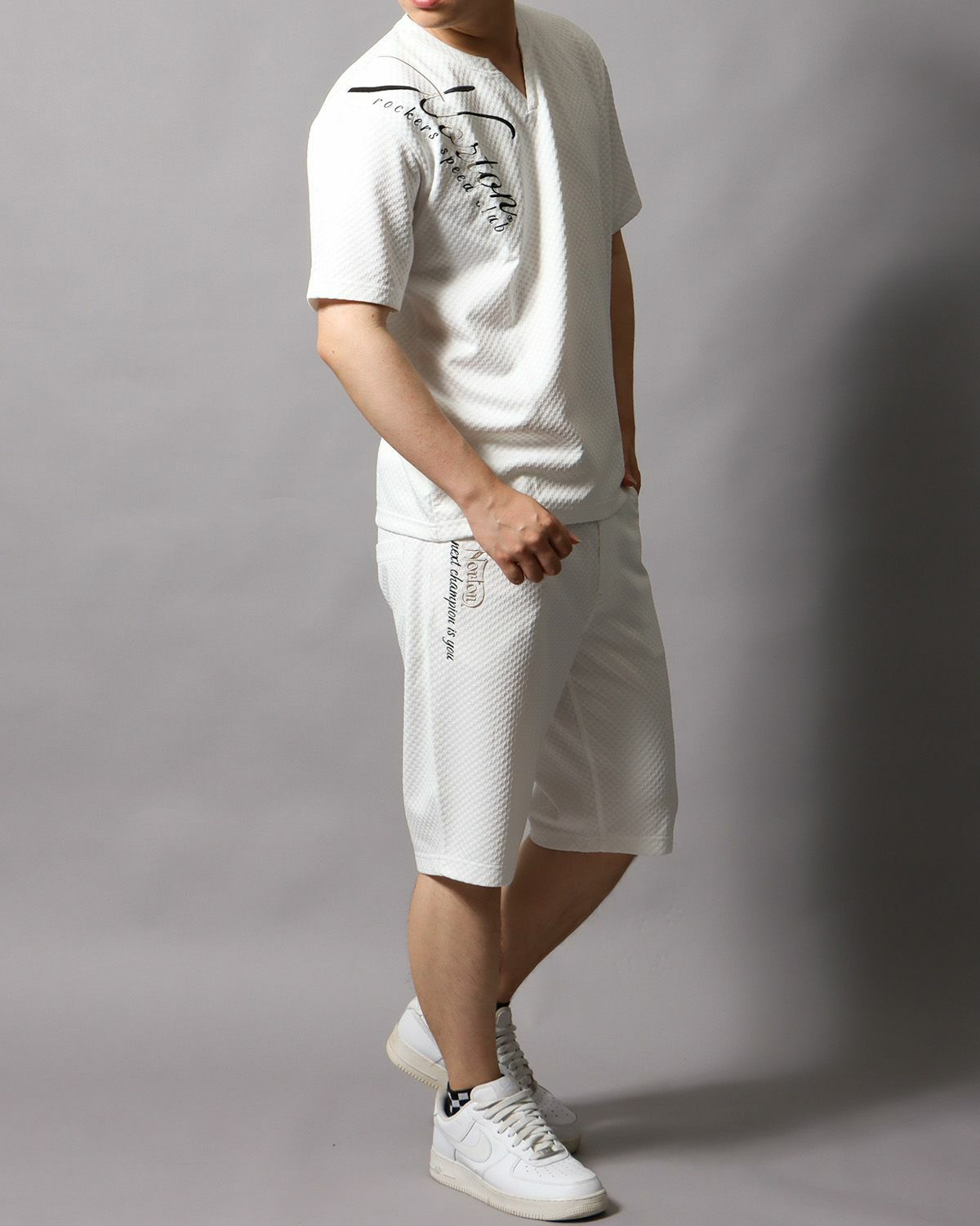 ホワイト：178cm/75kg(Lサイズ着用)