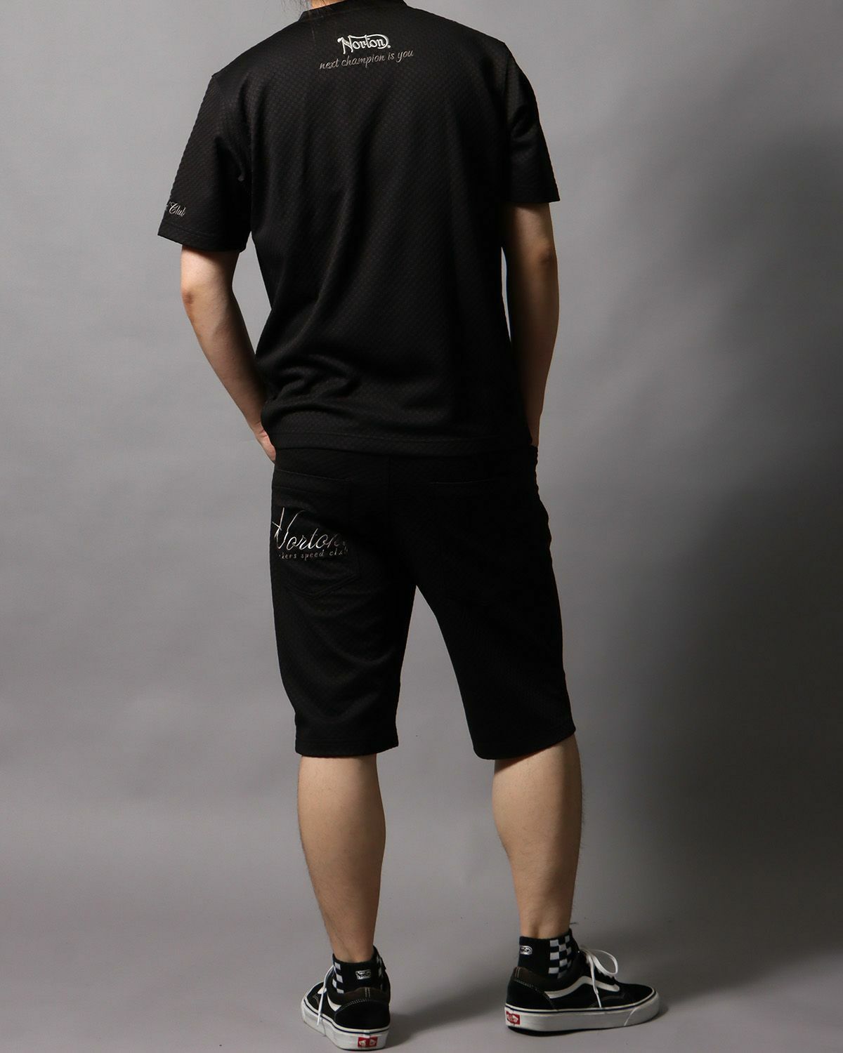 ブラック：178cm/75kg(Lサイズ着用)