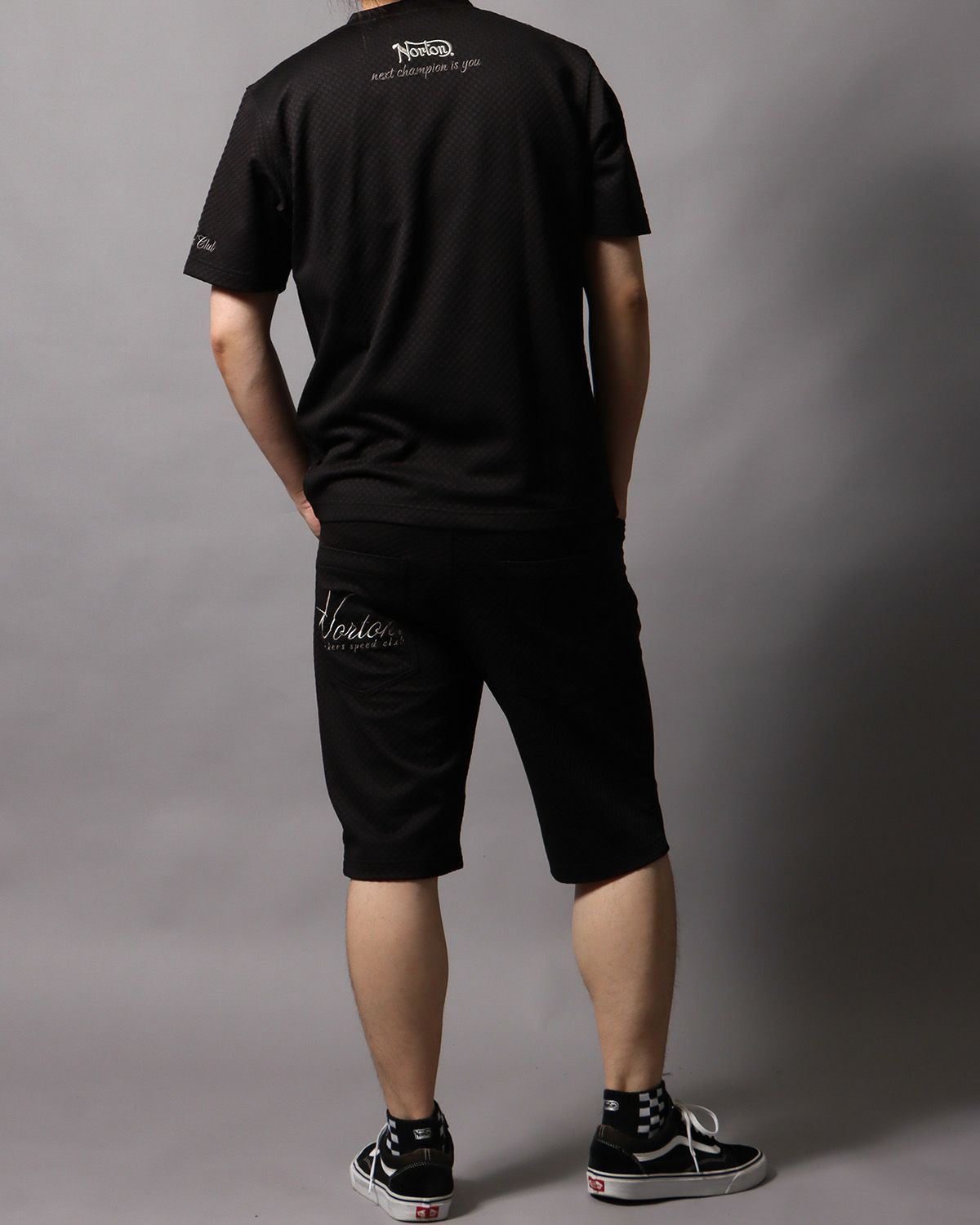 ブラック：178cm/75kg(Lサイズ着用)