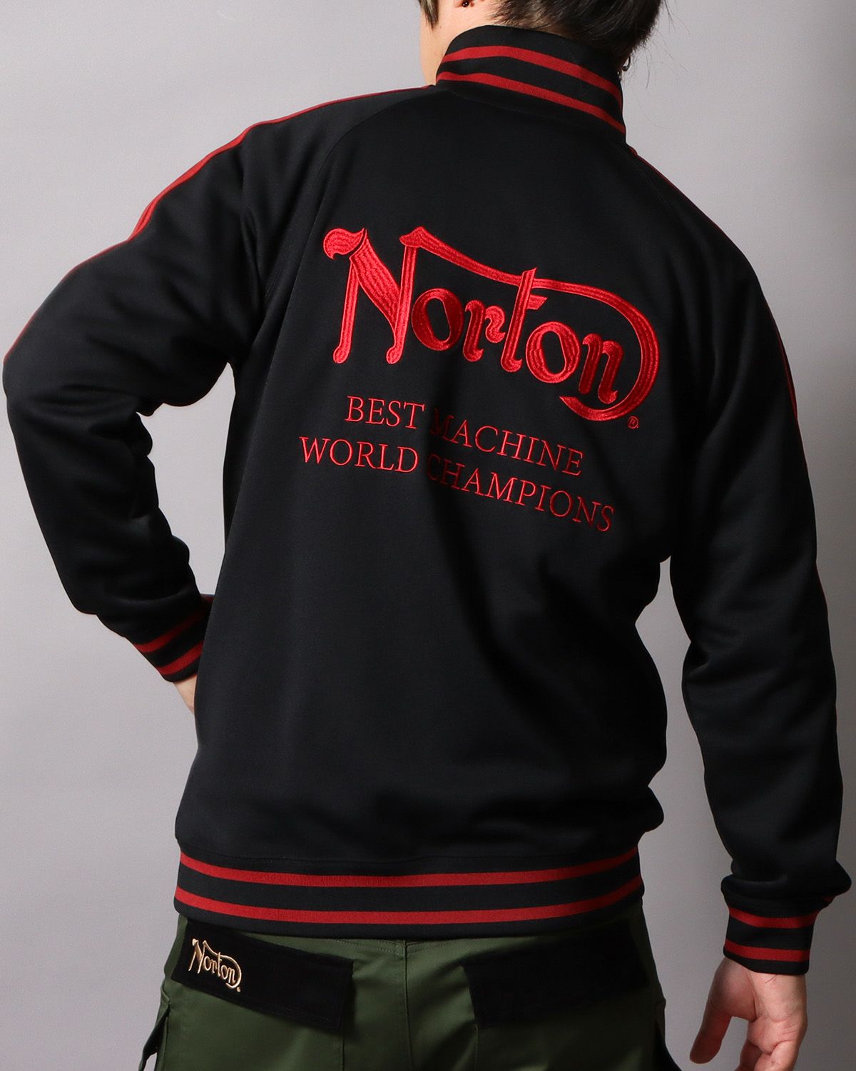 ブラック：178cm/75kg(Lサイズ着用)