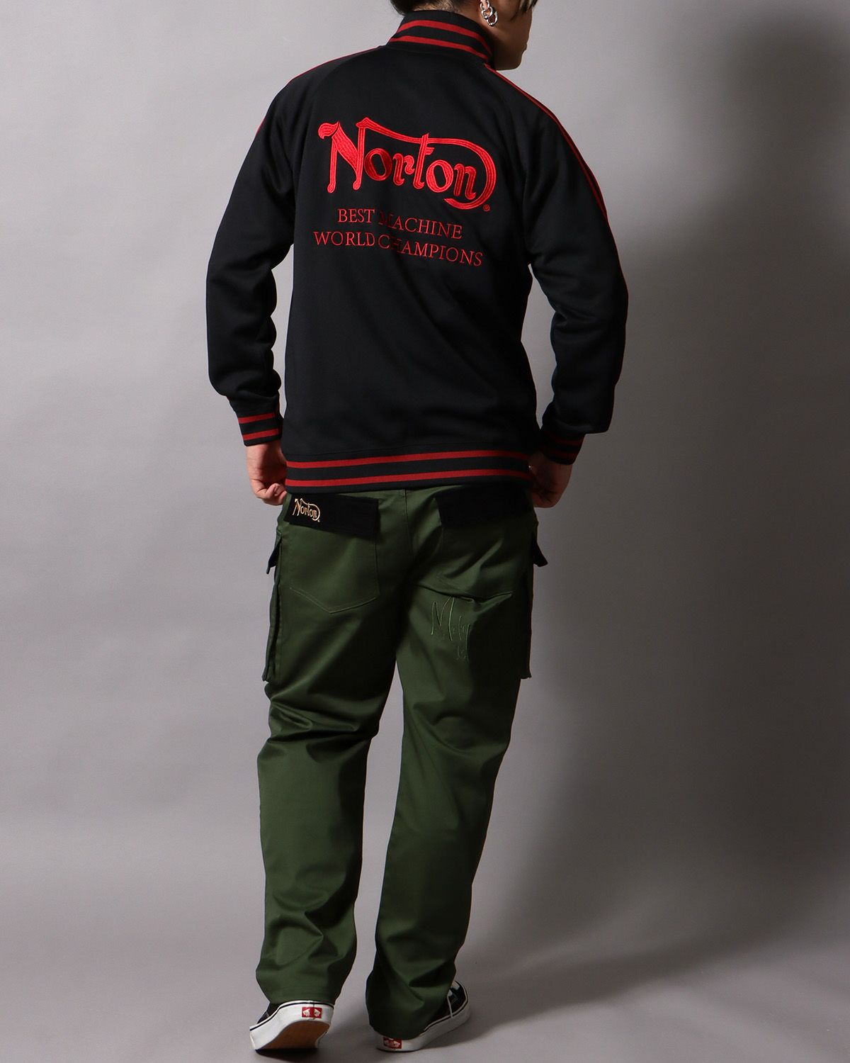 ブラック：178cm/75kg(Lサイズ着用)