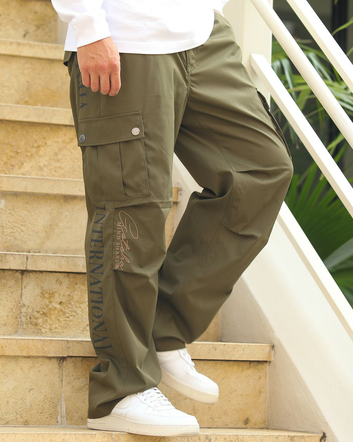 カーキ：180cm/70kg(Lサイズ着用)