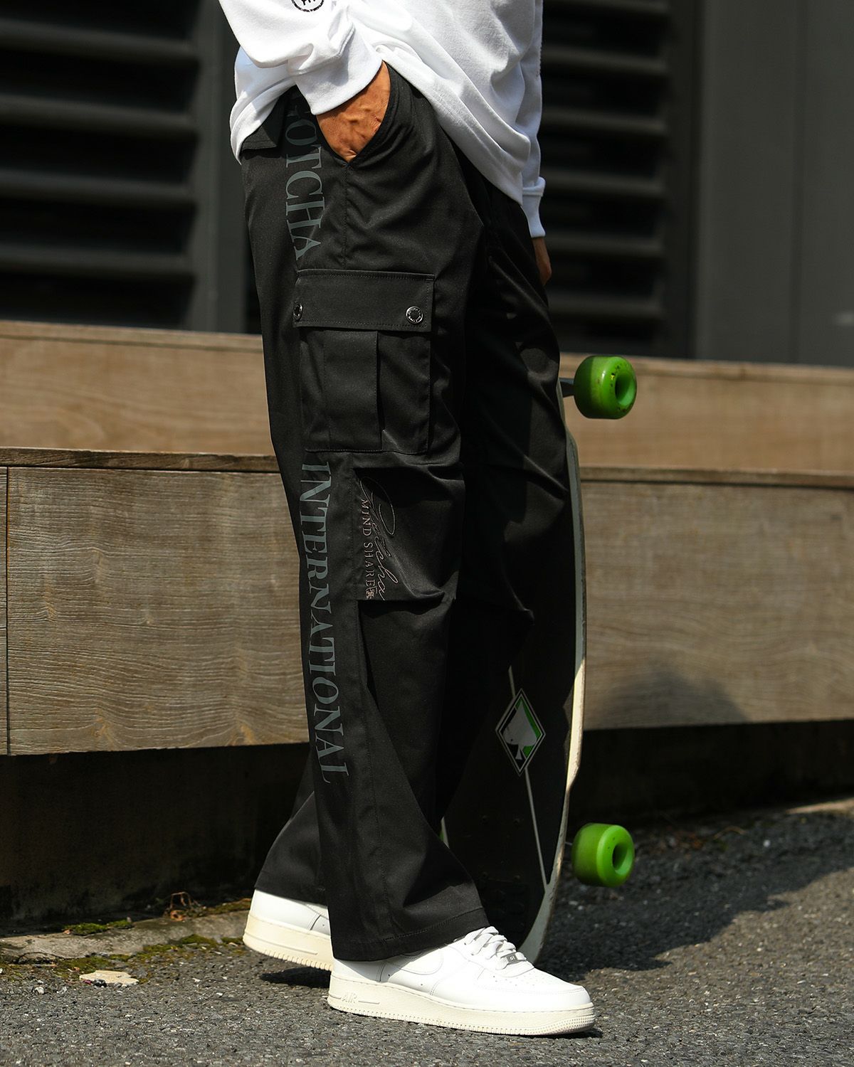 ブラック：180cm/70kg(Lサイズ着用)