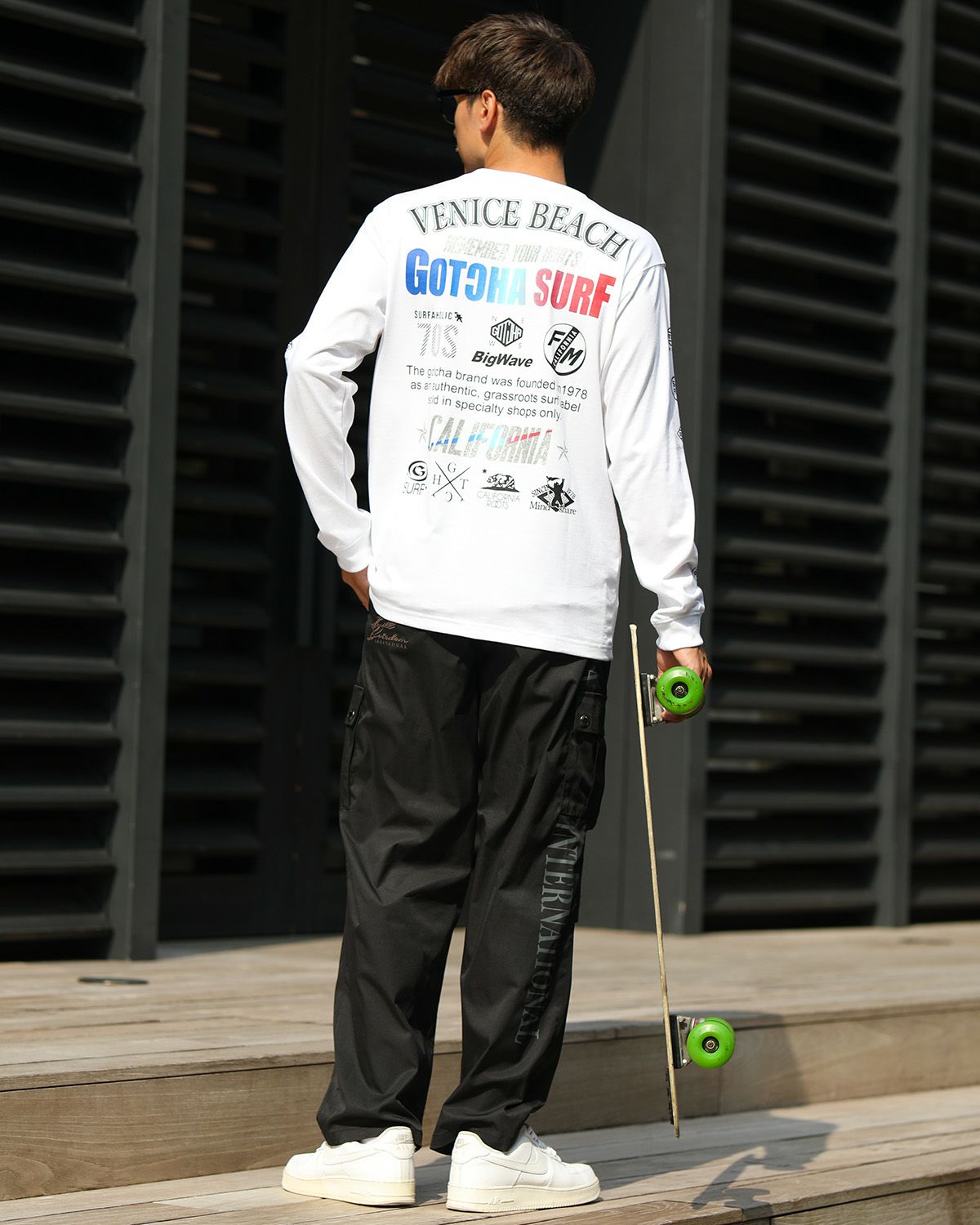 ブラック：180cm/70kg(Lサイズ着用)