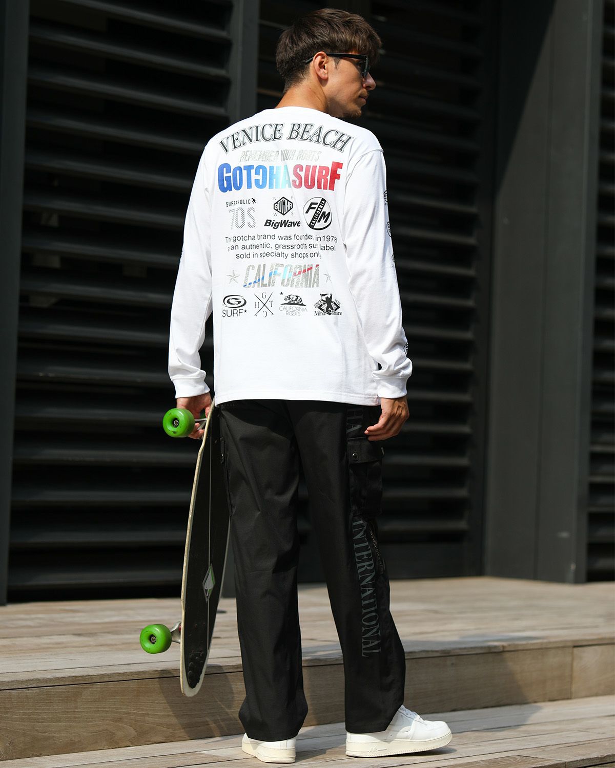 ブラック：180cm/70kg(Lサイズ着用)