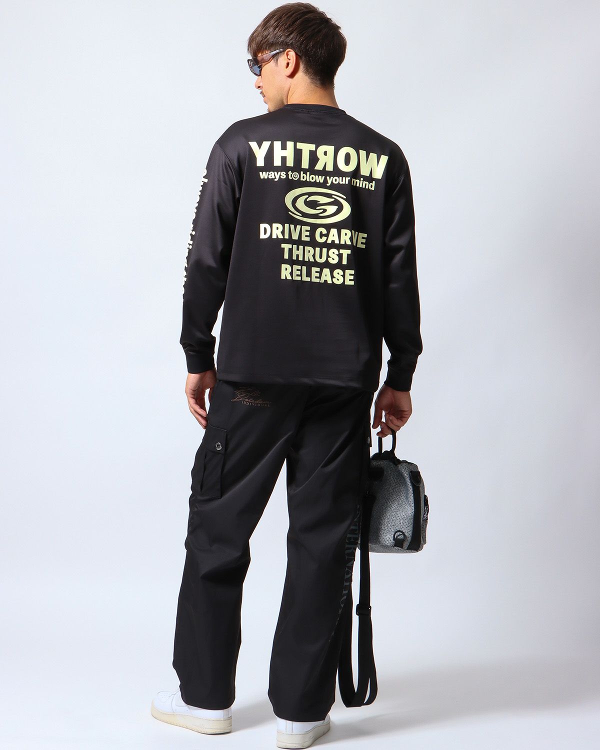 ブラック：180cm/70kg(Lサイズ着用)