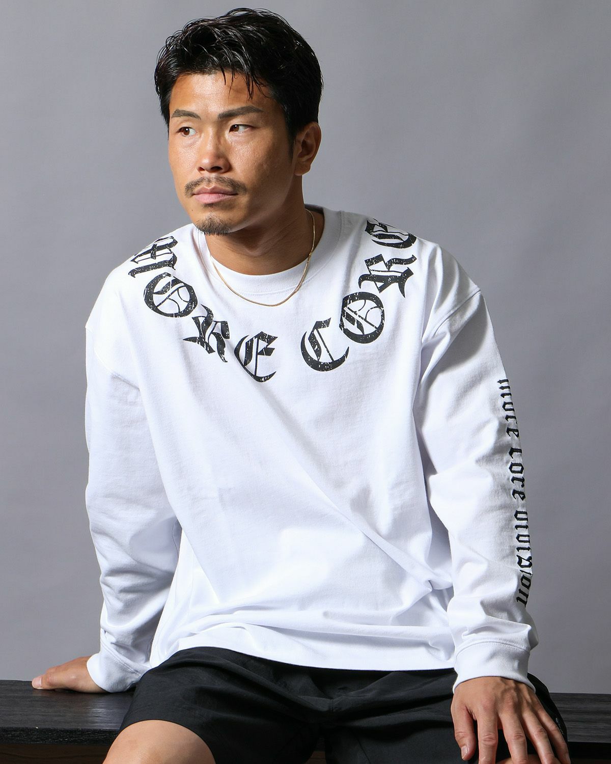 ホワイト:165cm(Lサイズ着用)