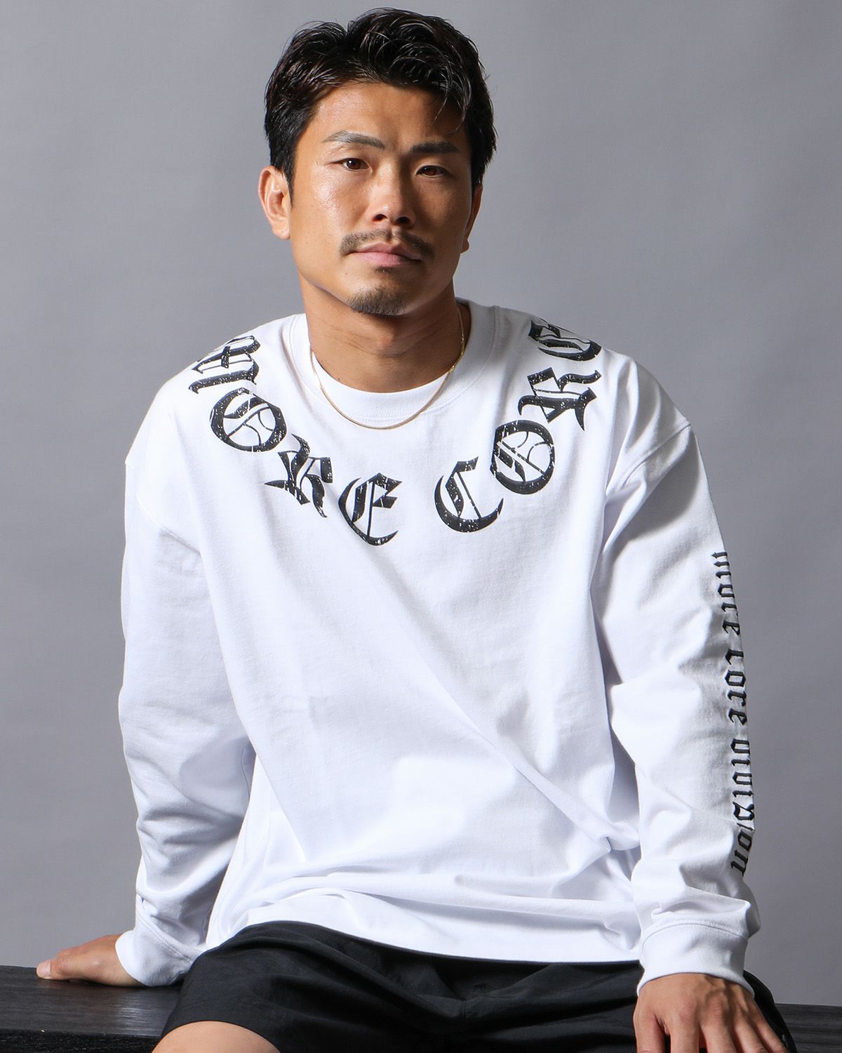 ホワイト:165cm(Lサイズ着用)