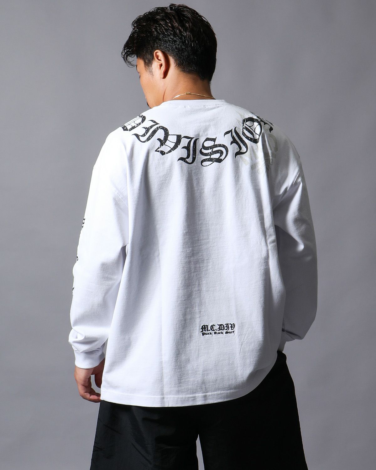 ホワイト:165cm(Lサイズ着用)