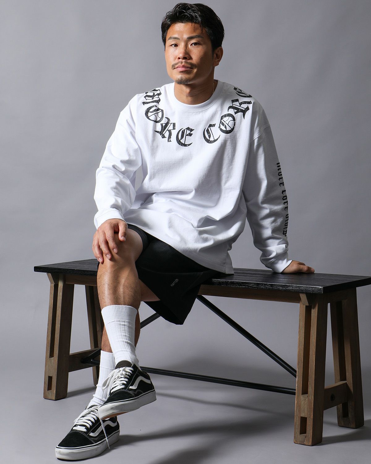 ホワイト:165cm(Lサイズ着用)