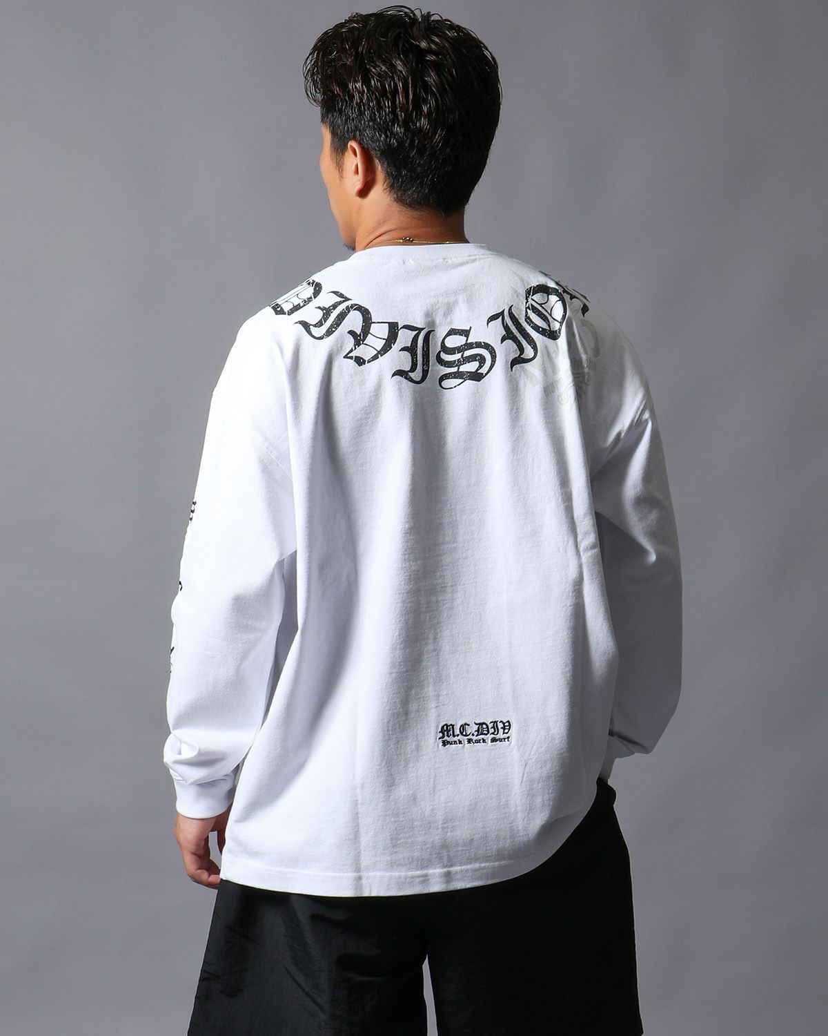 ホワイト:165cm(Lサイズ着用)