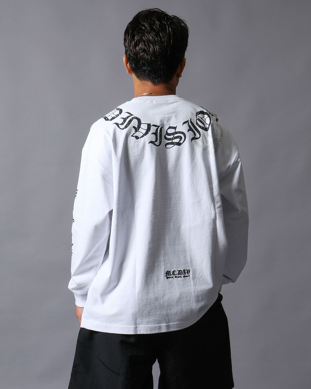 ホワイト:165cm(Lサイズ着用)