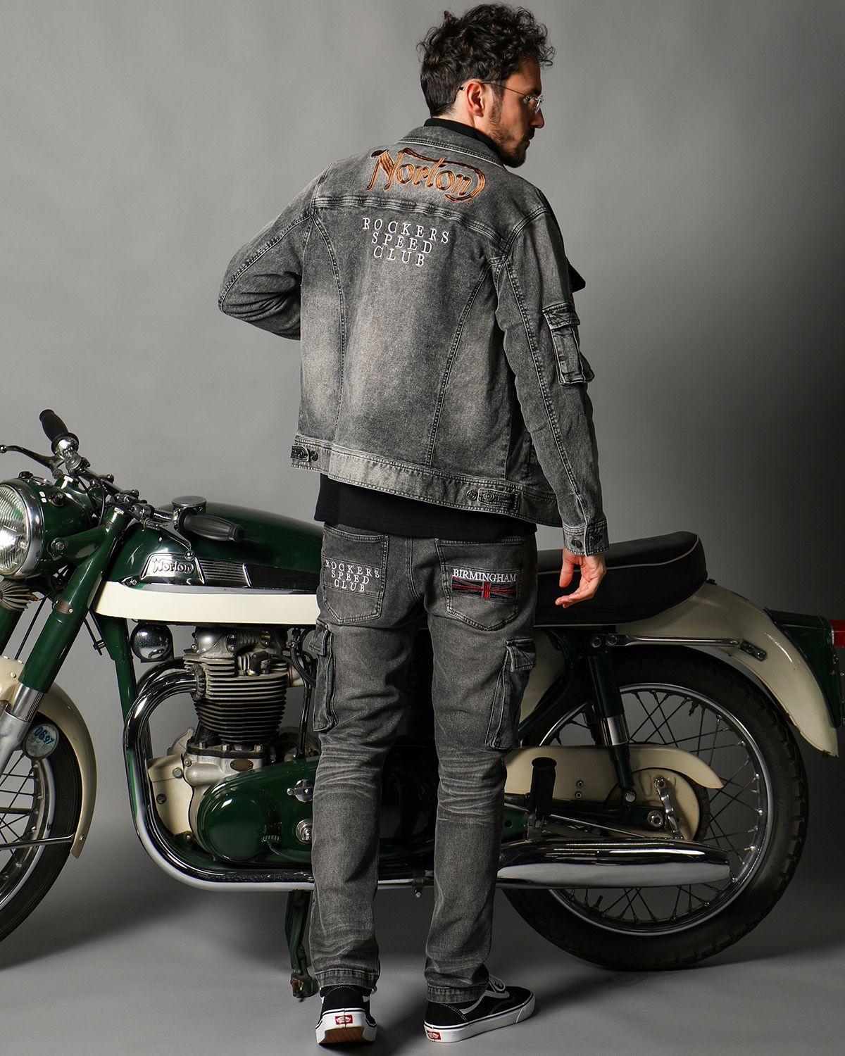 ブラック：186cm(Lサイズ着用)