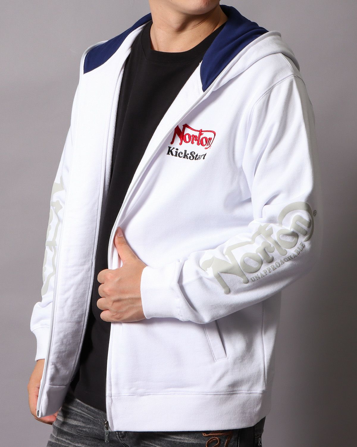 ホワイト：178cm/75kg(Lサイズ着用)