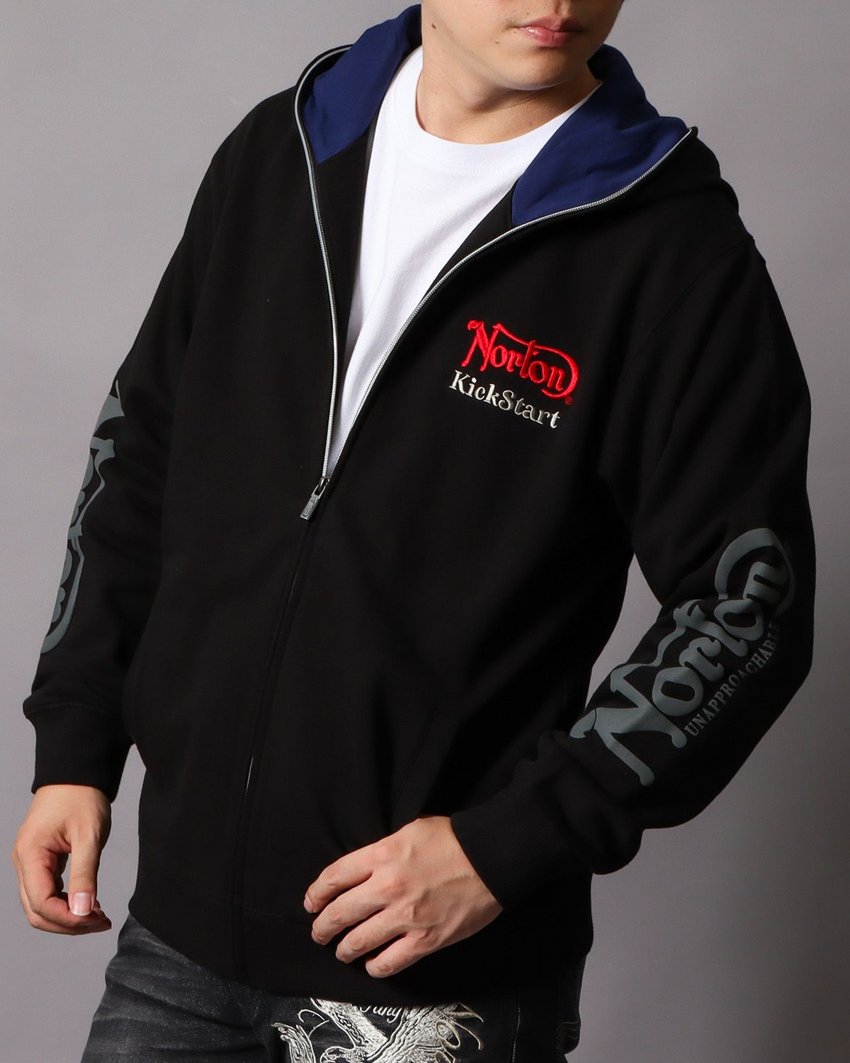 ブラック：178cm/75kg(Lサイズ着用)