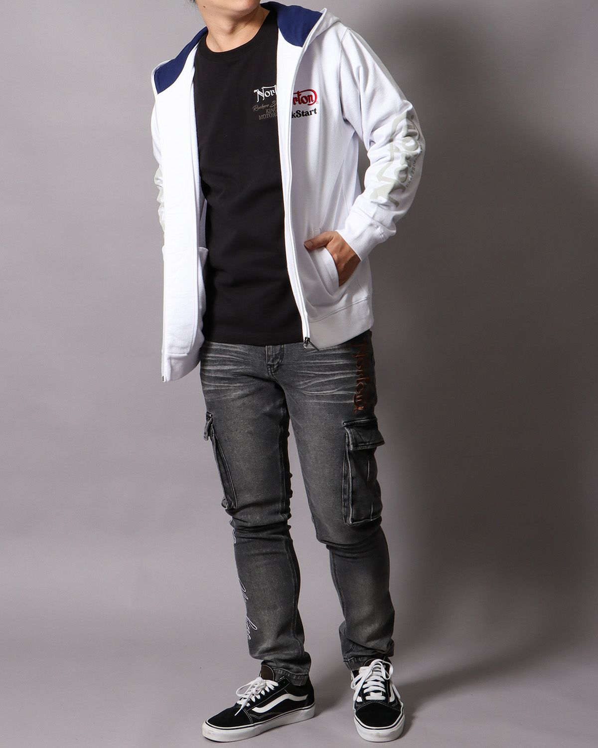 ホワイト：178cm/75kg(Lサイズ着用)