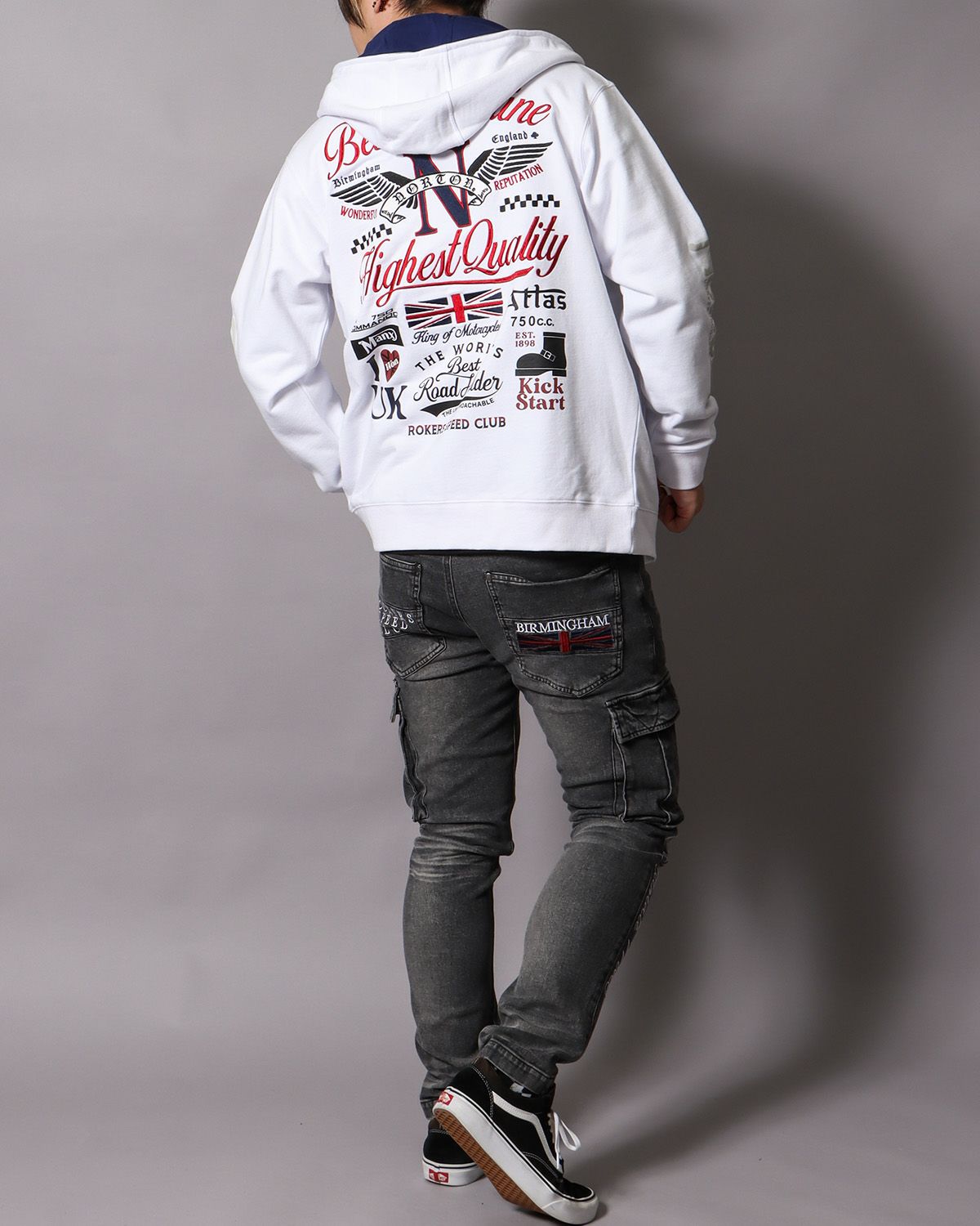 ホワイト：178cm/75kg(Lサイズ着用)