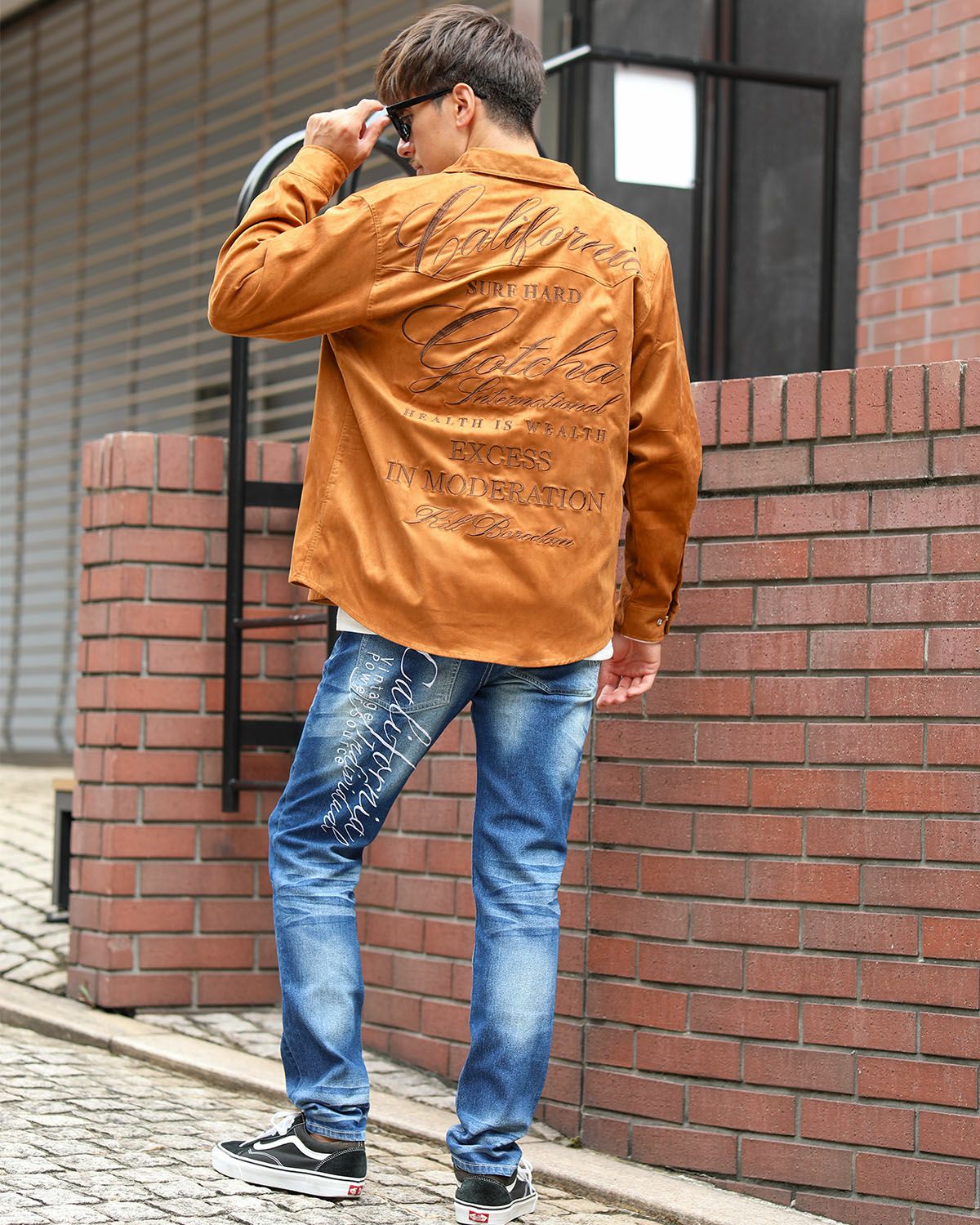 キャメル：180cm/70kg(Lサイズ着用)