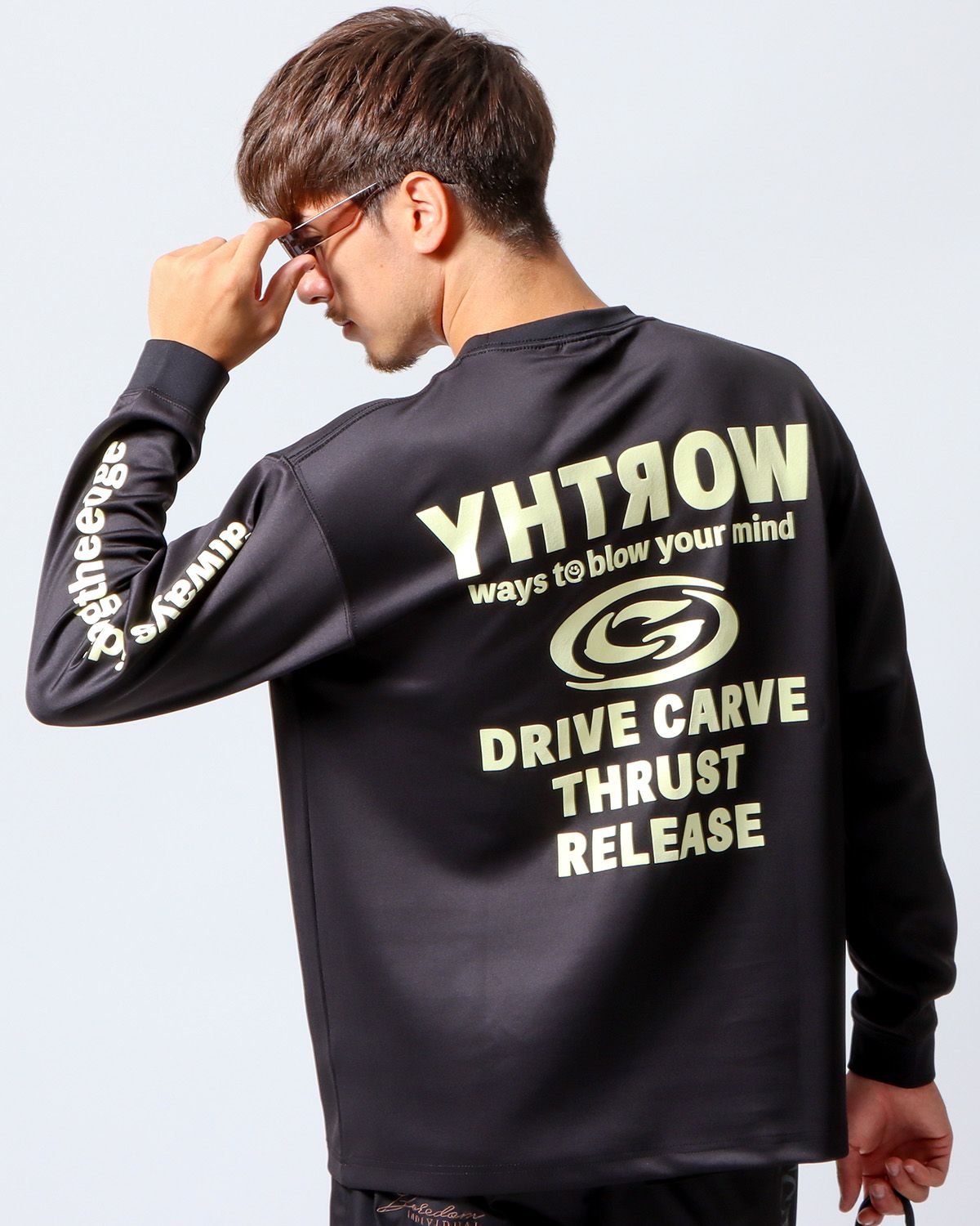 ブラック：180cm/70kg(Lサイズ着用)