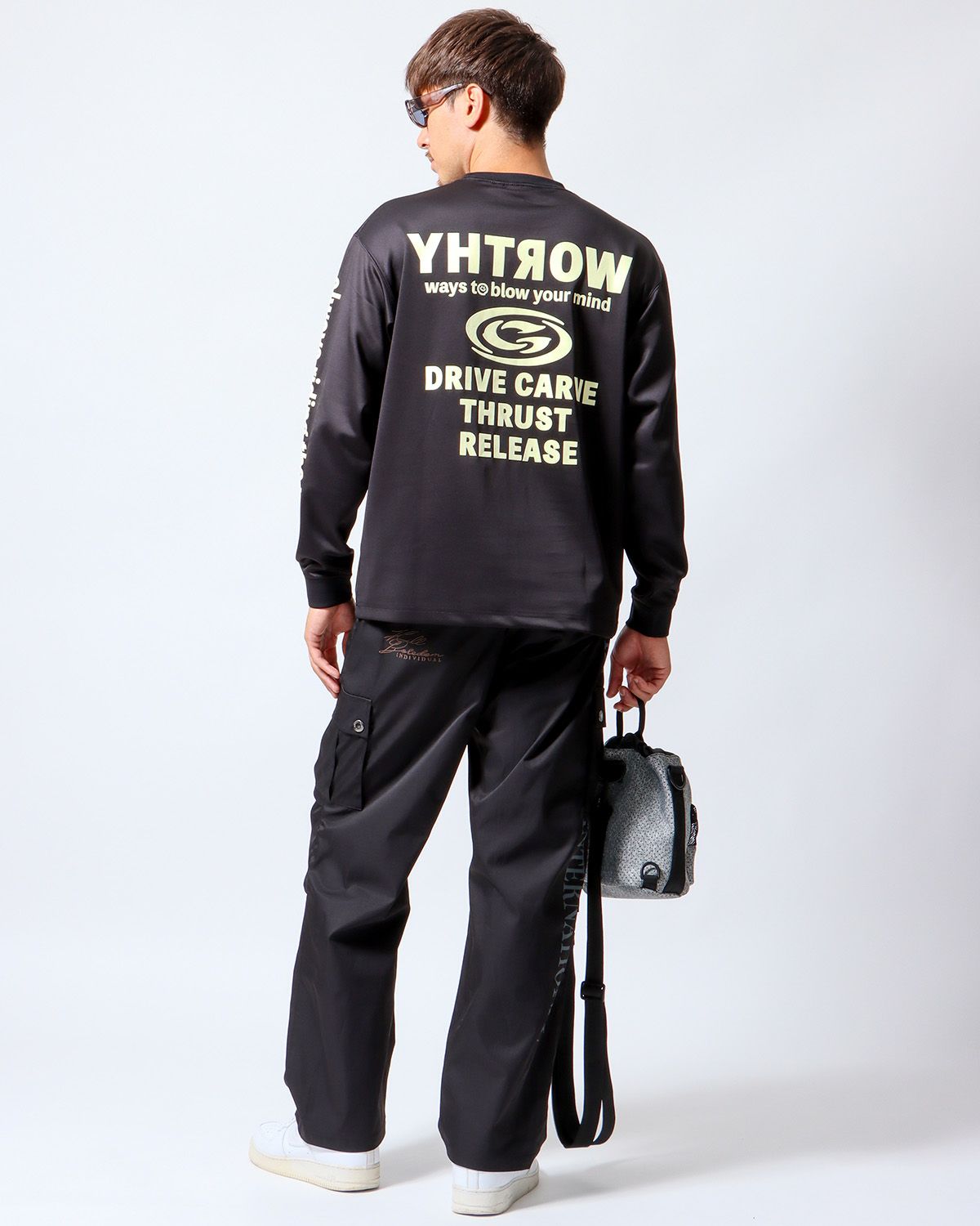 ブラック：180cm/70kg(Lサイズ着用)