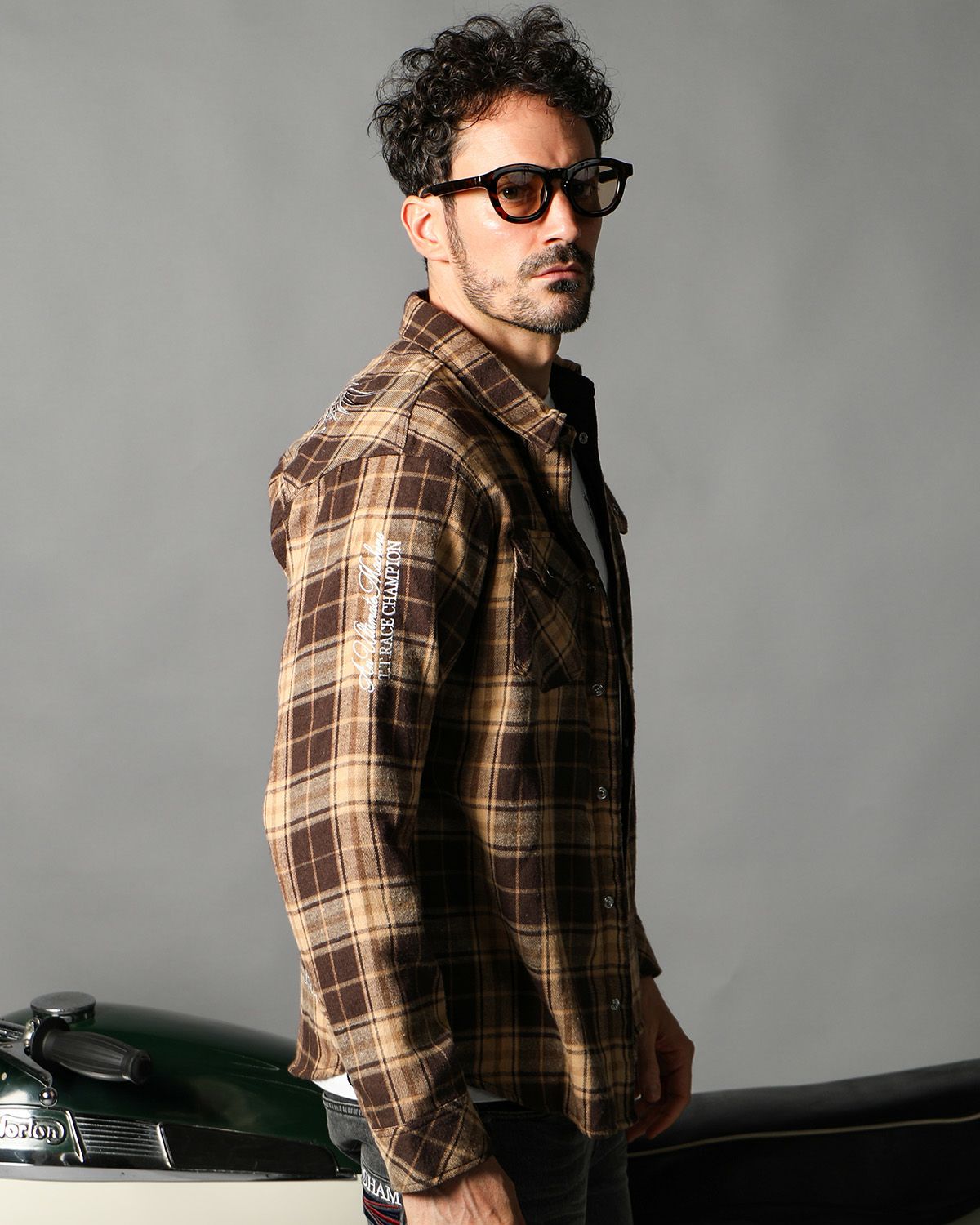 ブラウン：186cm(Lサイズ着用)