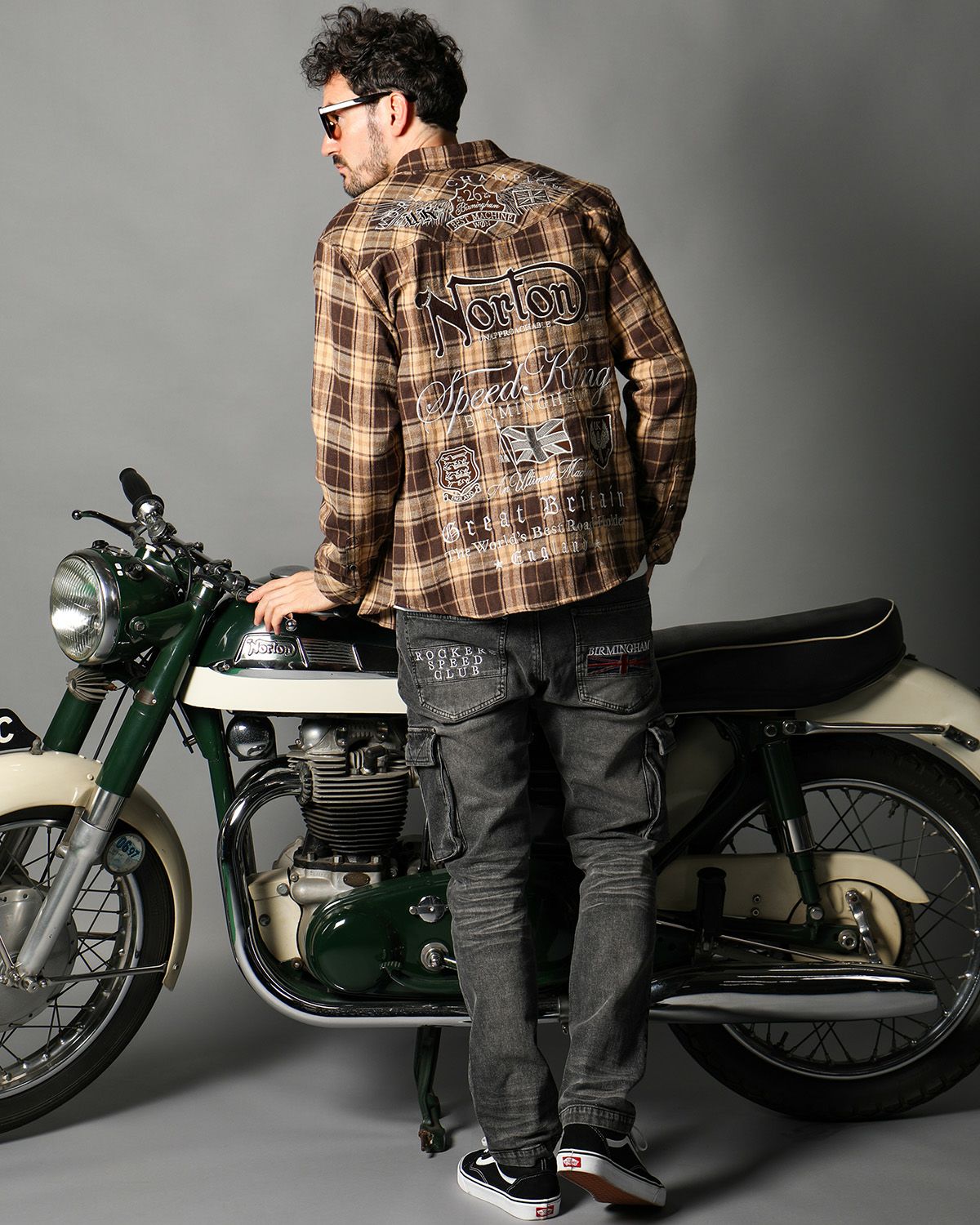 ブラウン：186cm(Lサイズ着用)