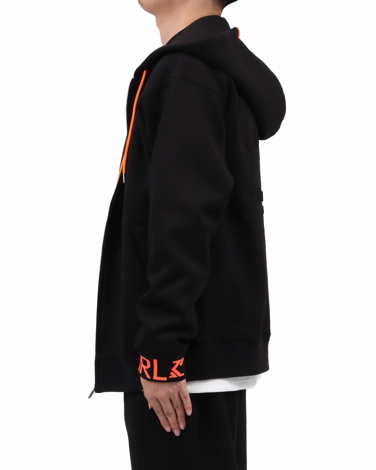 ブラック：173cm63kg(Lサイズ着用)