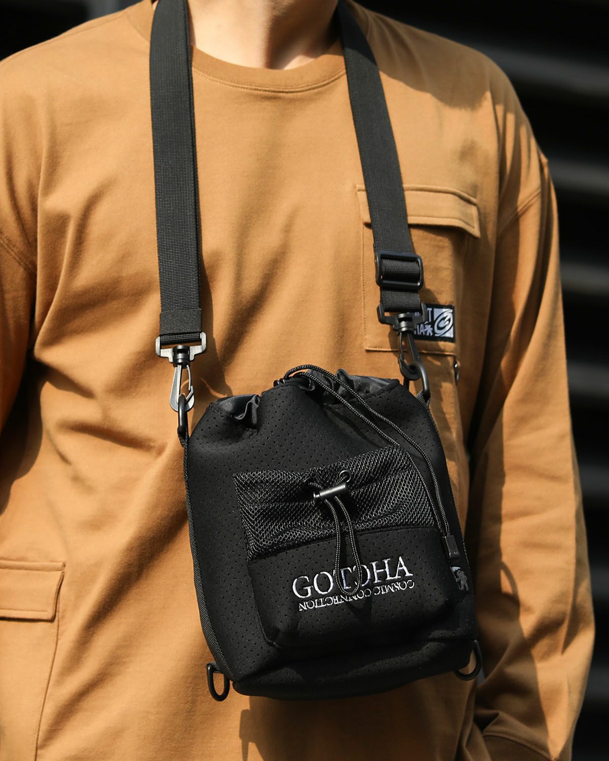 PUNCHING POUCH 穴あきデザインで抜け感を。3wayで楽しむ、パンチング