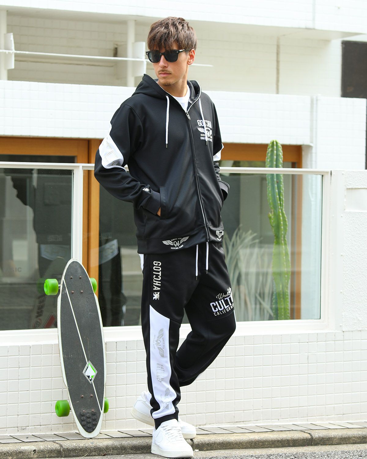 ブラック：180cm/70kg(Lサイズ着用)