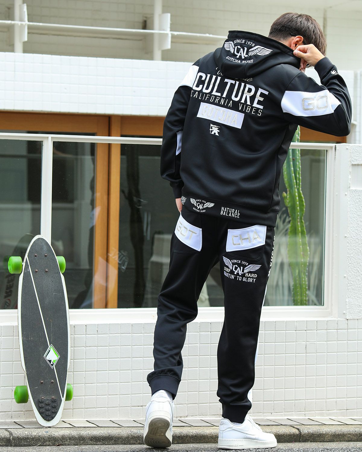 ブラック：180cm/70kg(Lサイズ着用)