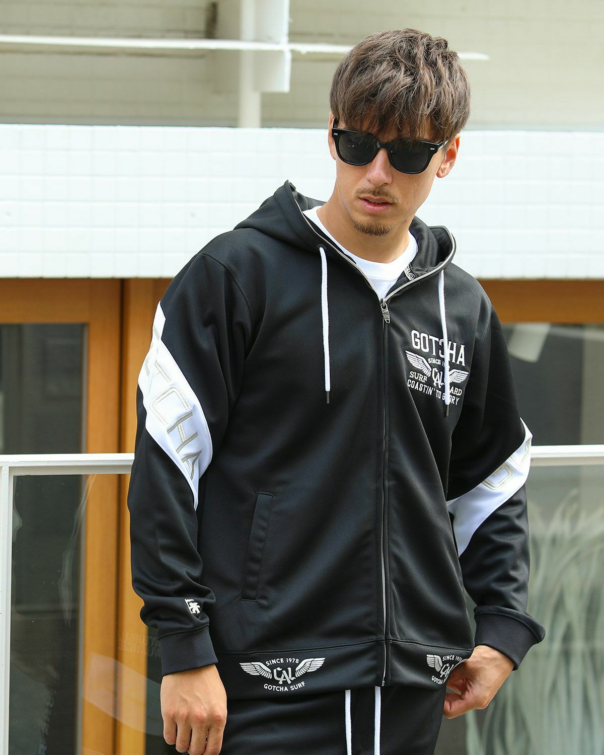 ブラック：180cm/70kg(Lサイズ着用)